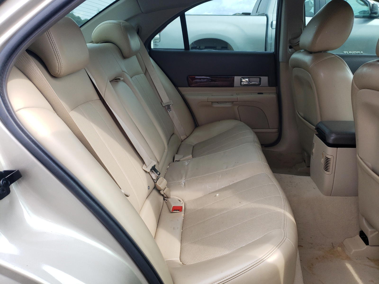 Photo 6 from auction – 2005 LINCOLN LS with VIN 1LNHM87AX5Y616121