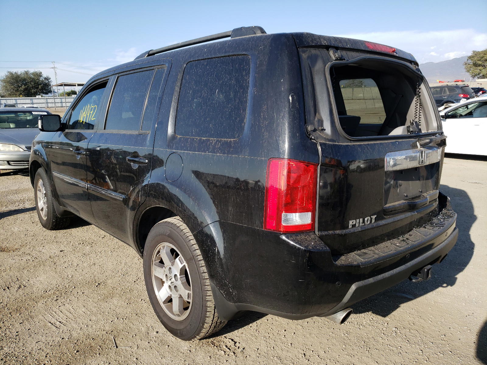 Photo 3 from auction – 2011 HONDA PILOT TOUR with VIN 5FNYF4H95BB083165