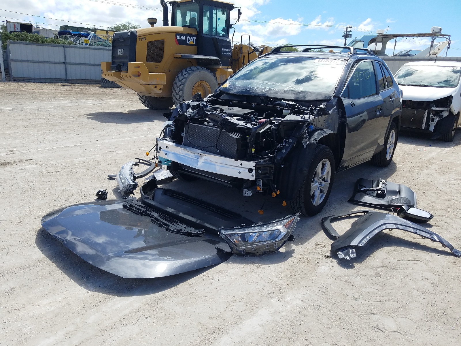 Photo 2 from auction – 2021 TOYOTA RAV4 XLE with VIN JTMW1RFVXMJ022912