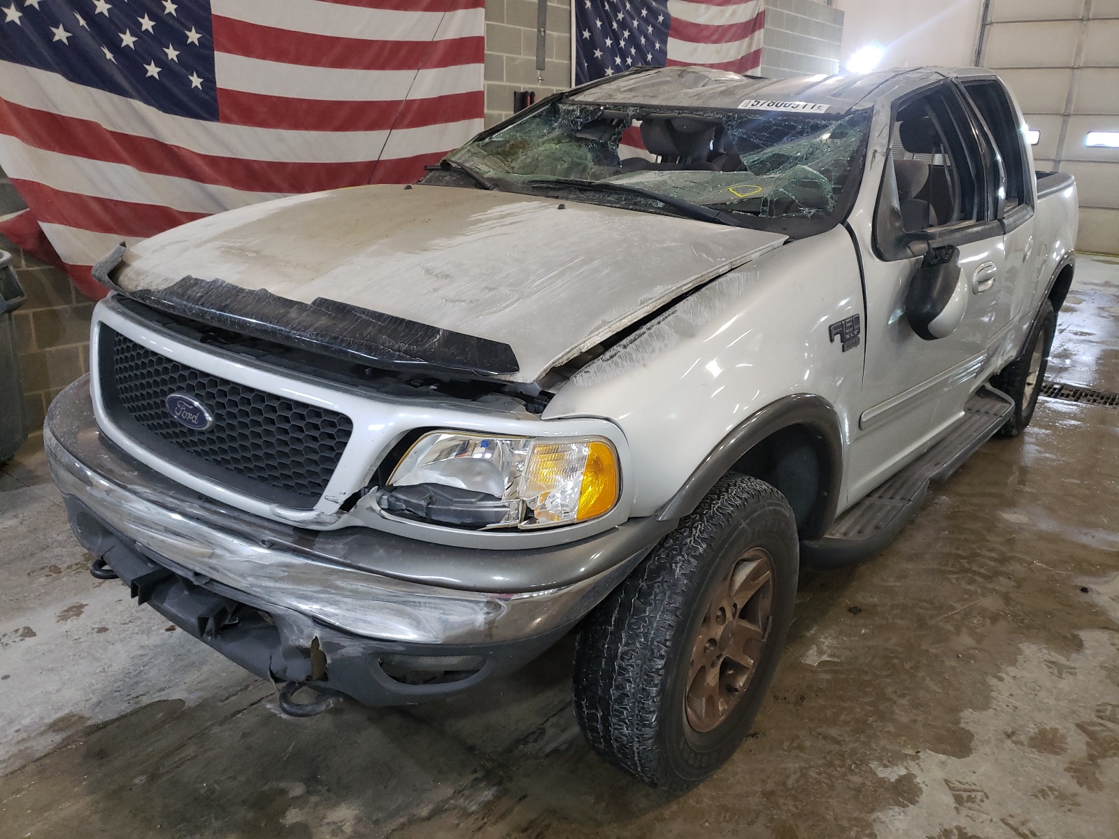 Photo 2 from auction – 2002 FORD F150 SUPER with VIN 1FTRW08L32KE08004