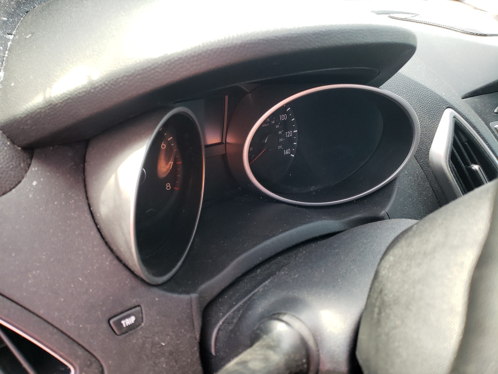 Photo 8 from auction – 2012 HYUNDAI TUCSON GLS with VIN KM8JUCAC6CU454555