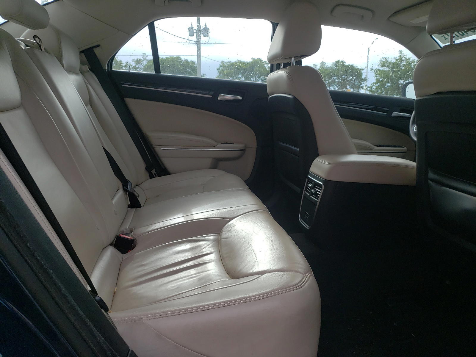 Photo 6 from auction – 2016 CHRYSLER 300 LIMITE with VIN 2C3CCAAG4GH212495