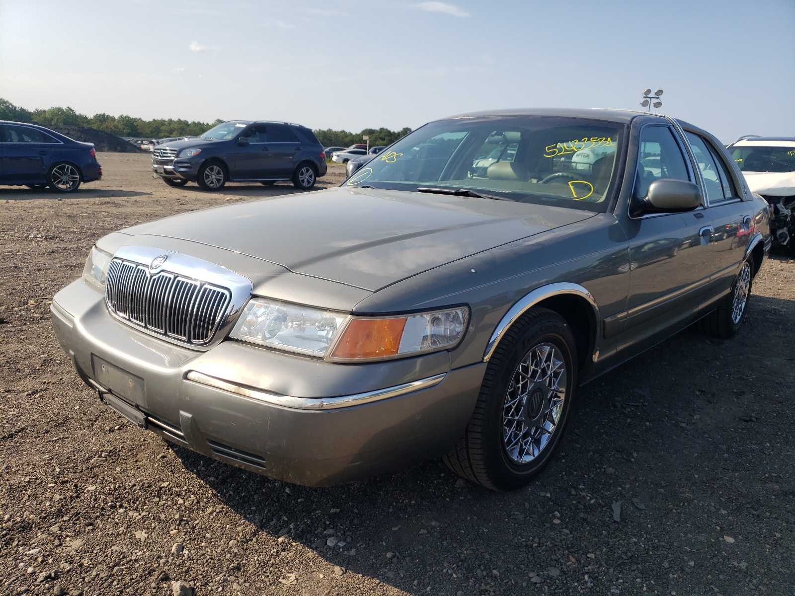 Photo 2 from auction – 2000 MERCURY GRAND MARQ with VIN 2MEFM74W1YX689841
