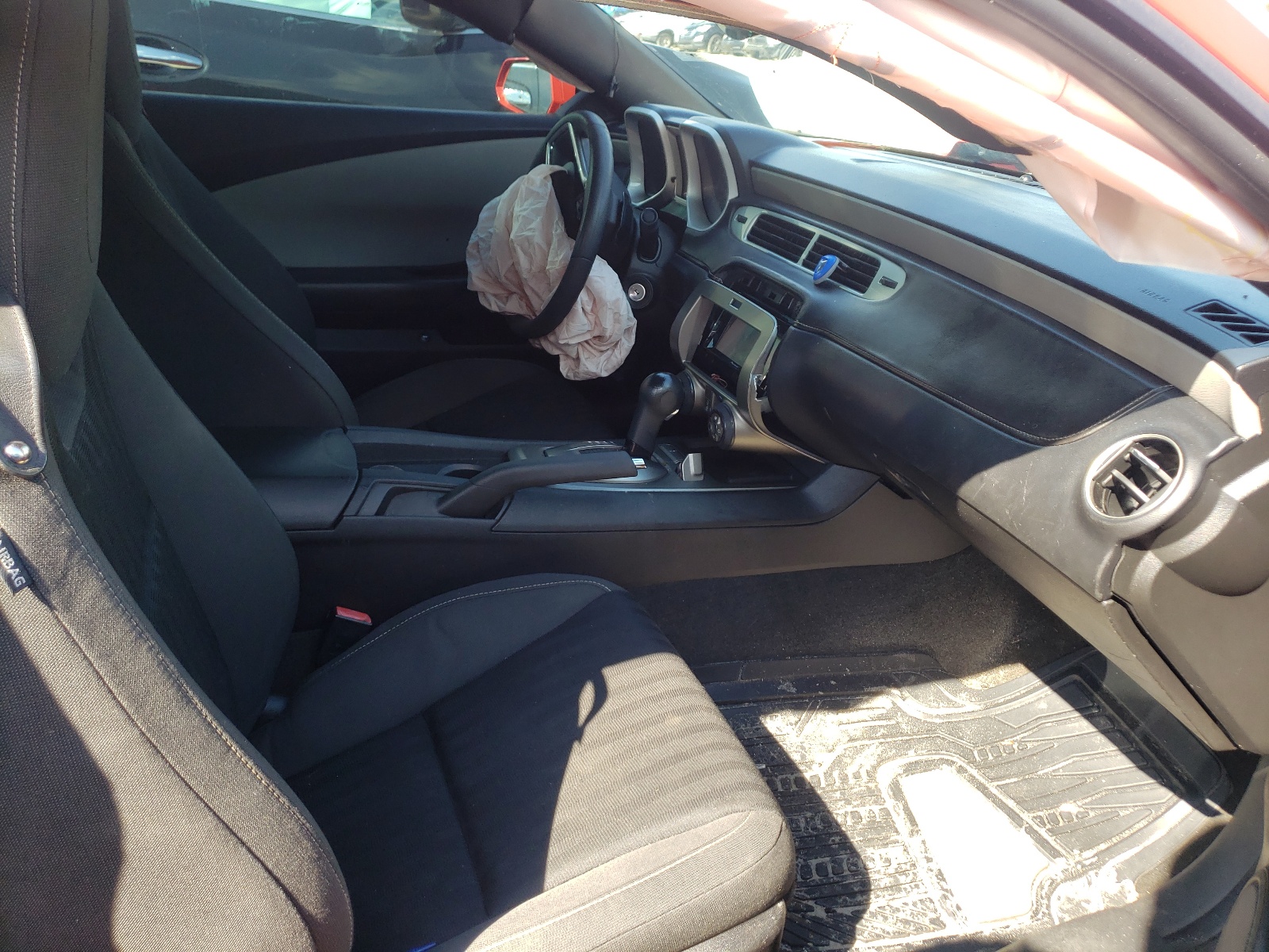 Photo 5 from auction – 2015 CHEVROLET CAMARO LS with VIN 2G1FB1E34F9116211