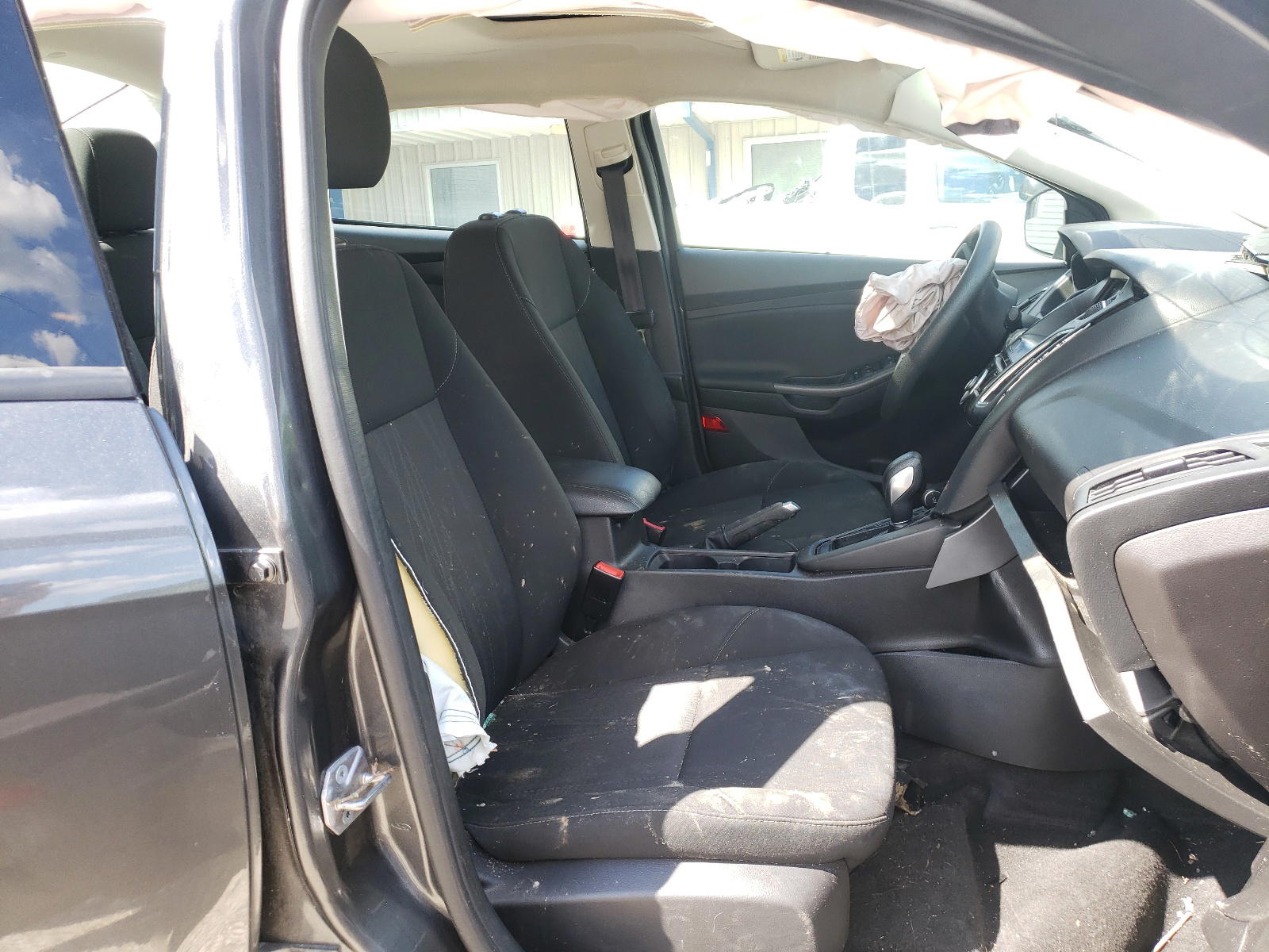 Photo 5 from auction – 2017 FORD FOCUS SEL with VIN 1FADP3H2XHL340146
