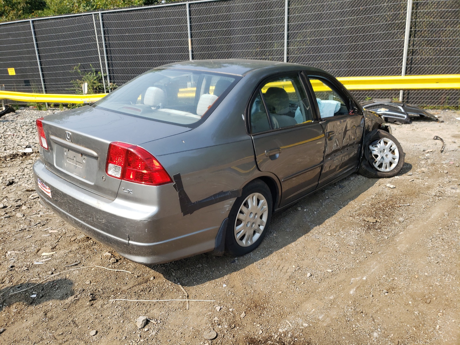 Photo 4 from auction – 2004 HONDA CIVIC LX with VIN 2HGES16574H511071