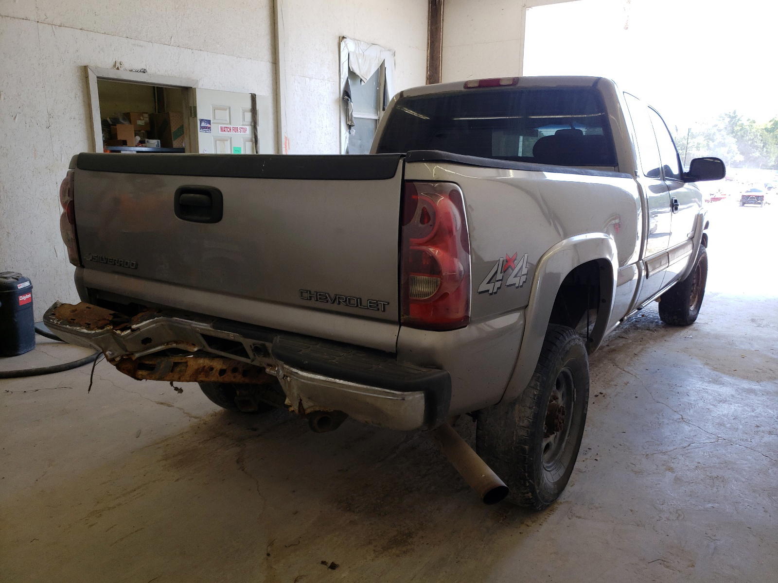 Photo 4 from auction – 2003 CHEVROLET SILVERADO with VIN 1GCHK29UX3E347518