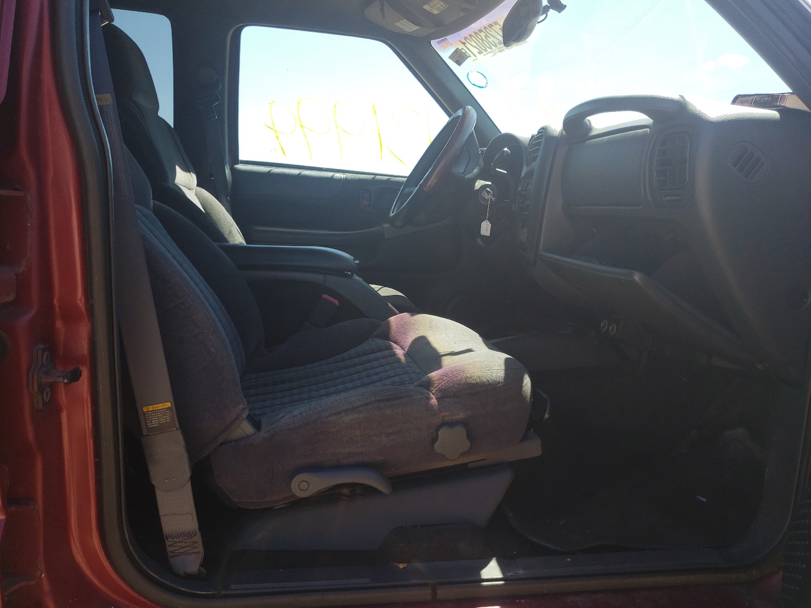 Photo 5 from auction – 1998 CHEVROLET BLAZER with VIN 1GNCS13WXWK131079