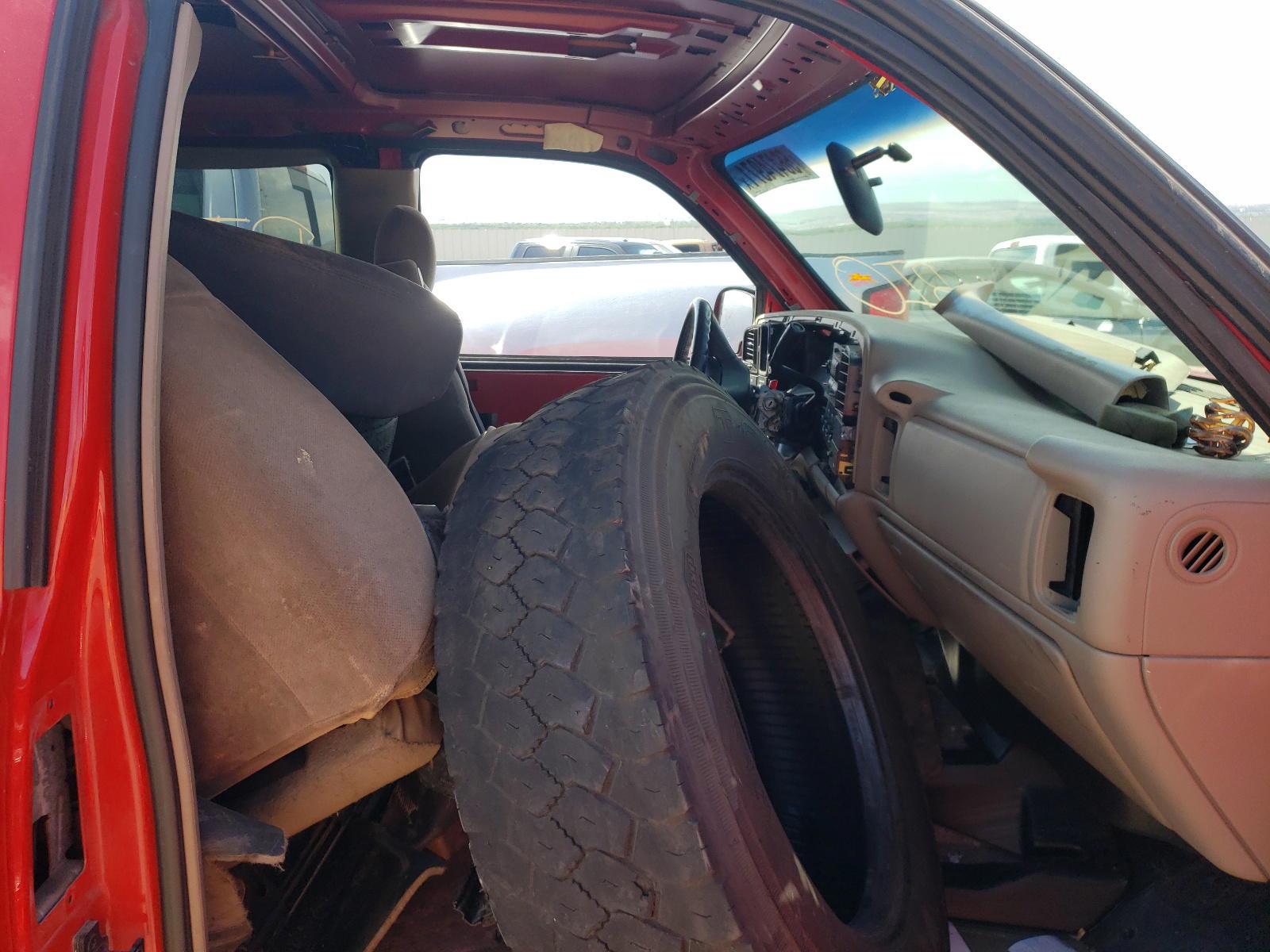 Photo 5 from auction – 2001 CHEVROLET SILVERADO with VIN 2GCEC19V611204955