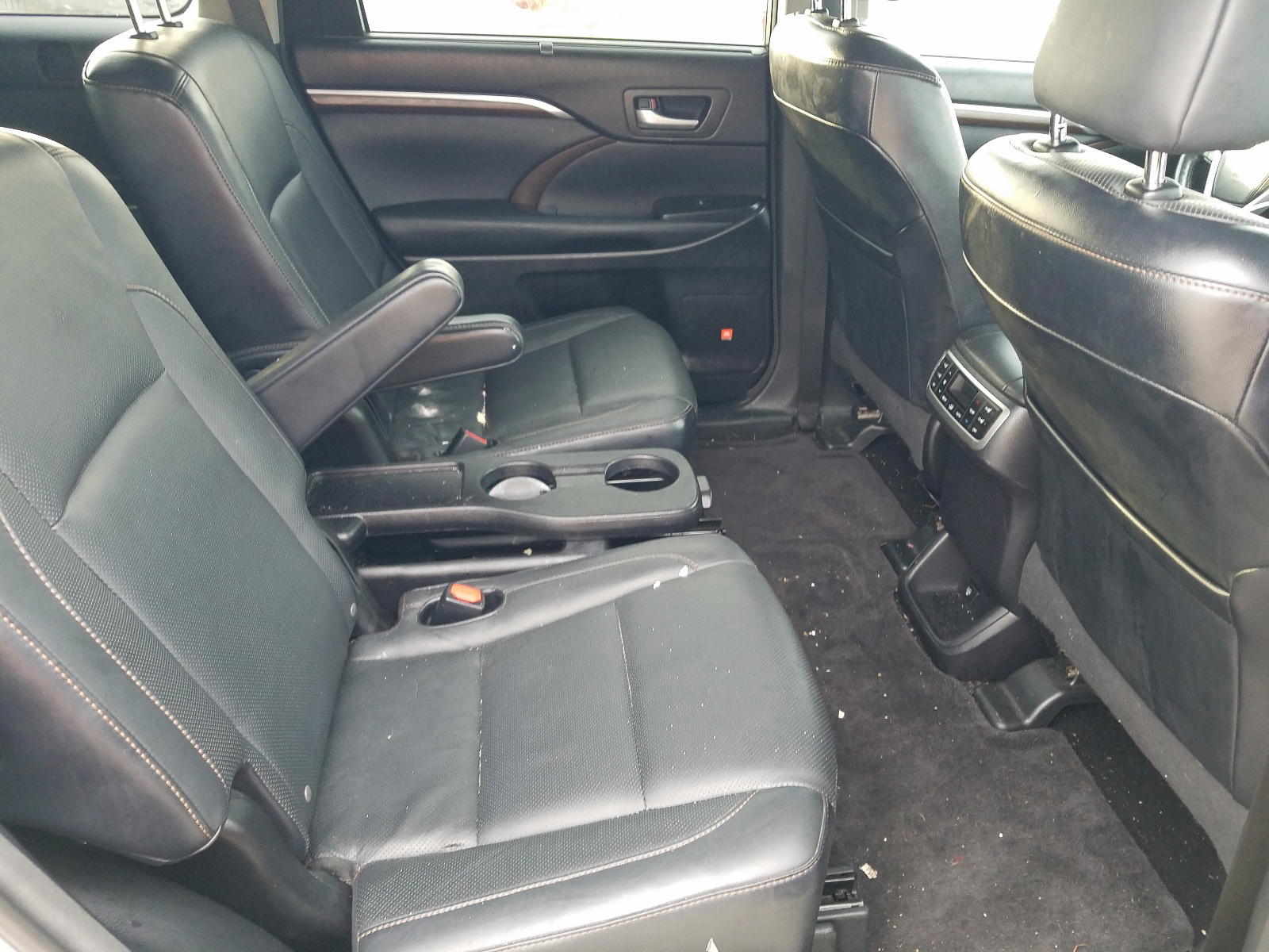 Photo 6 from auction – 2015 TOYOTA HIGHLANDER with VIN 5TDYKRFH5FS096406