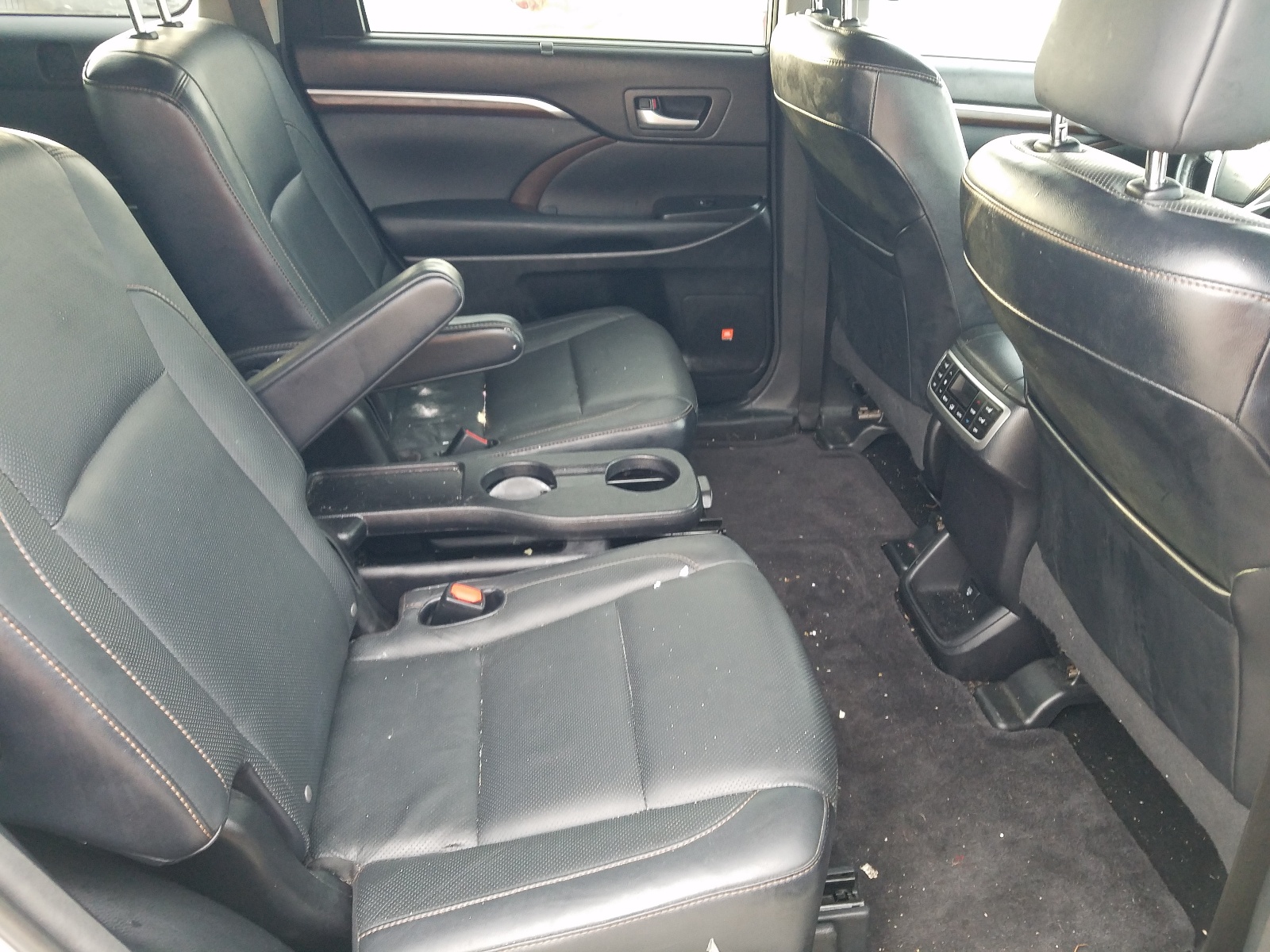 صورة رقم 6 من المزاد - 2015 TOYOTA HIGHLANDER مع VIN 5TDYKRFH5FS096406