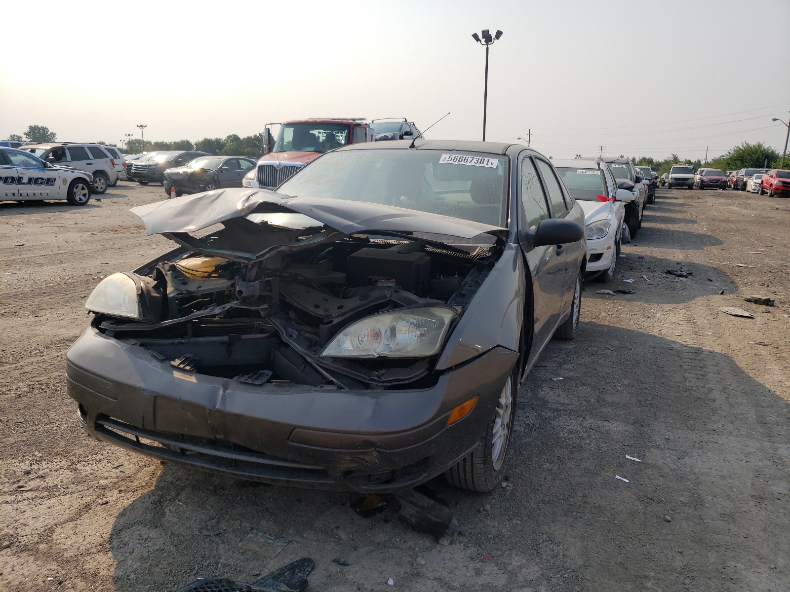 Photo 2 from auction – 2005 FORD FOCUS ZX4 with VIN 1FAFP34N35W137120