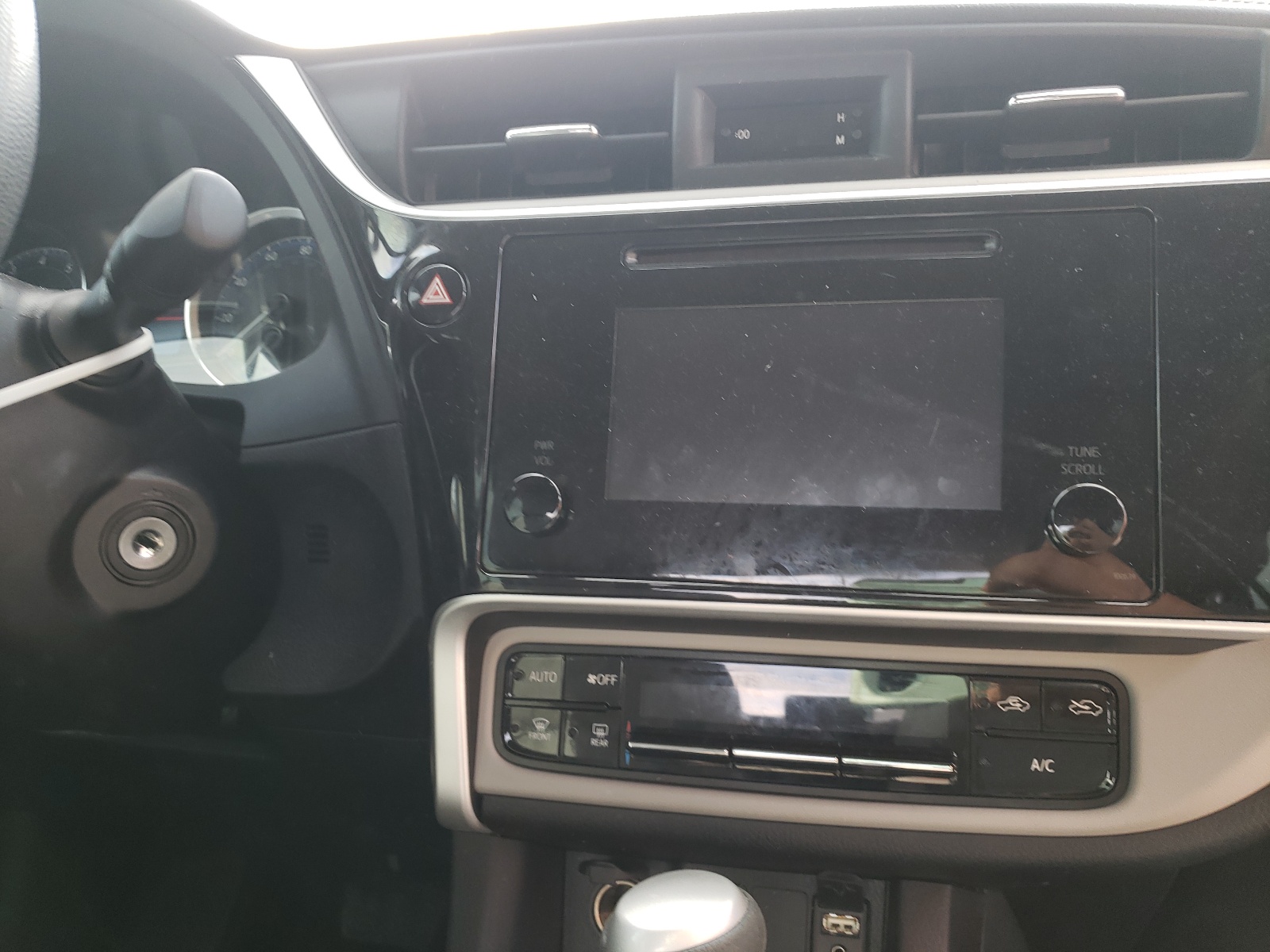 Photo 9 from auction – 2018 TOYOTA COROLLA L with VIN 2T1BURHEXJC060991