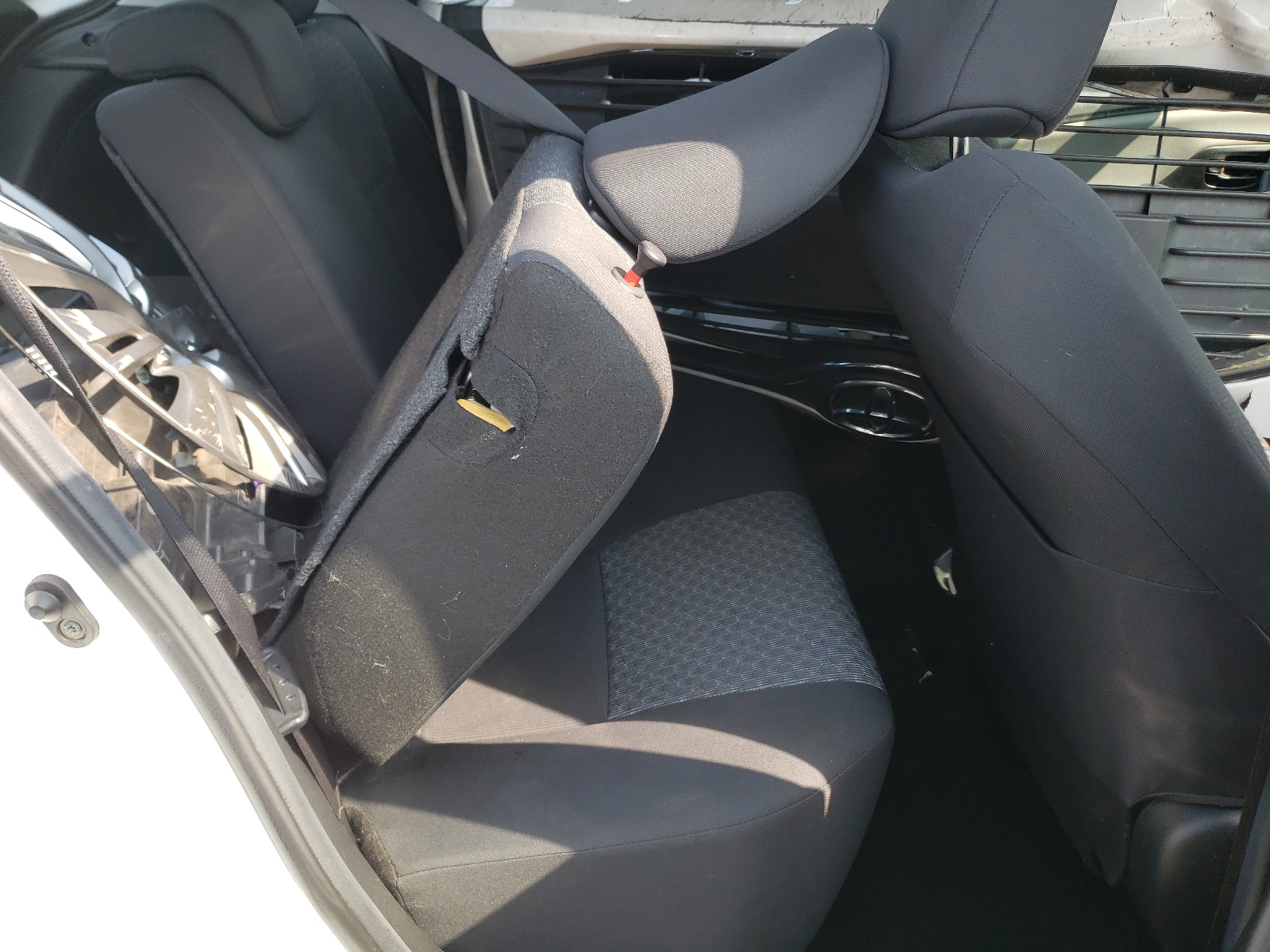 Photo 6 from auction – 2015 TOYOTA YARIS with VIN VNKKTUD38FA046553