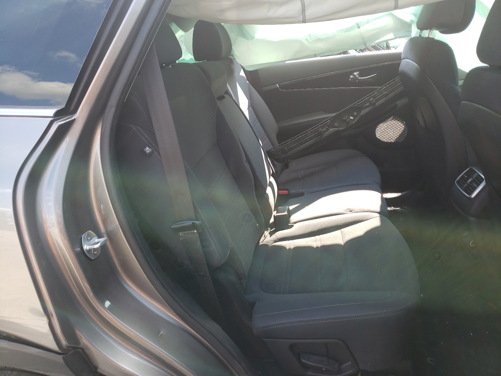Photo 6 from auction – 2016 KIA SORENTO LX with VIN 5XYPG4A36GG114812