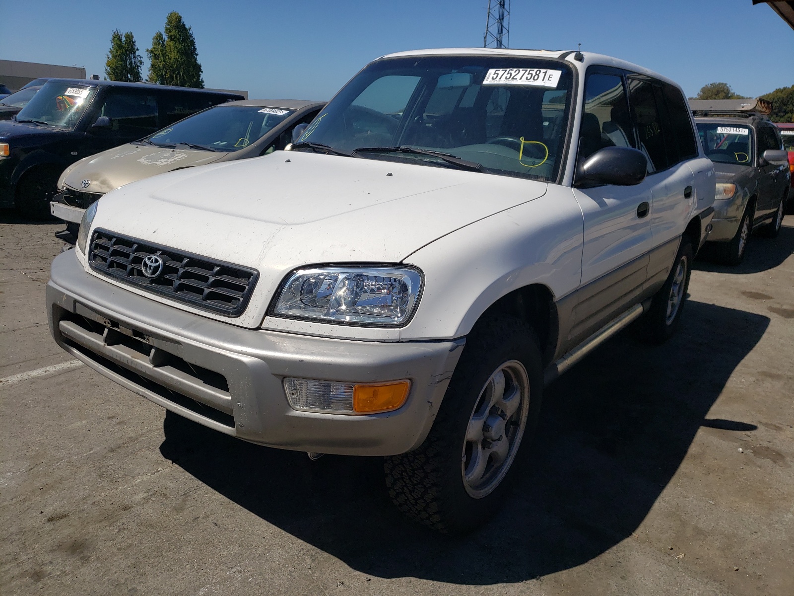 Photo 2 from auction – 1998 TOYOTA RAV4 with VIN JT3GP10V5W0030670