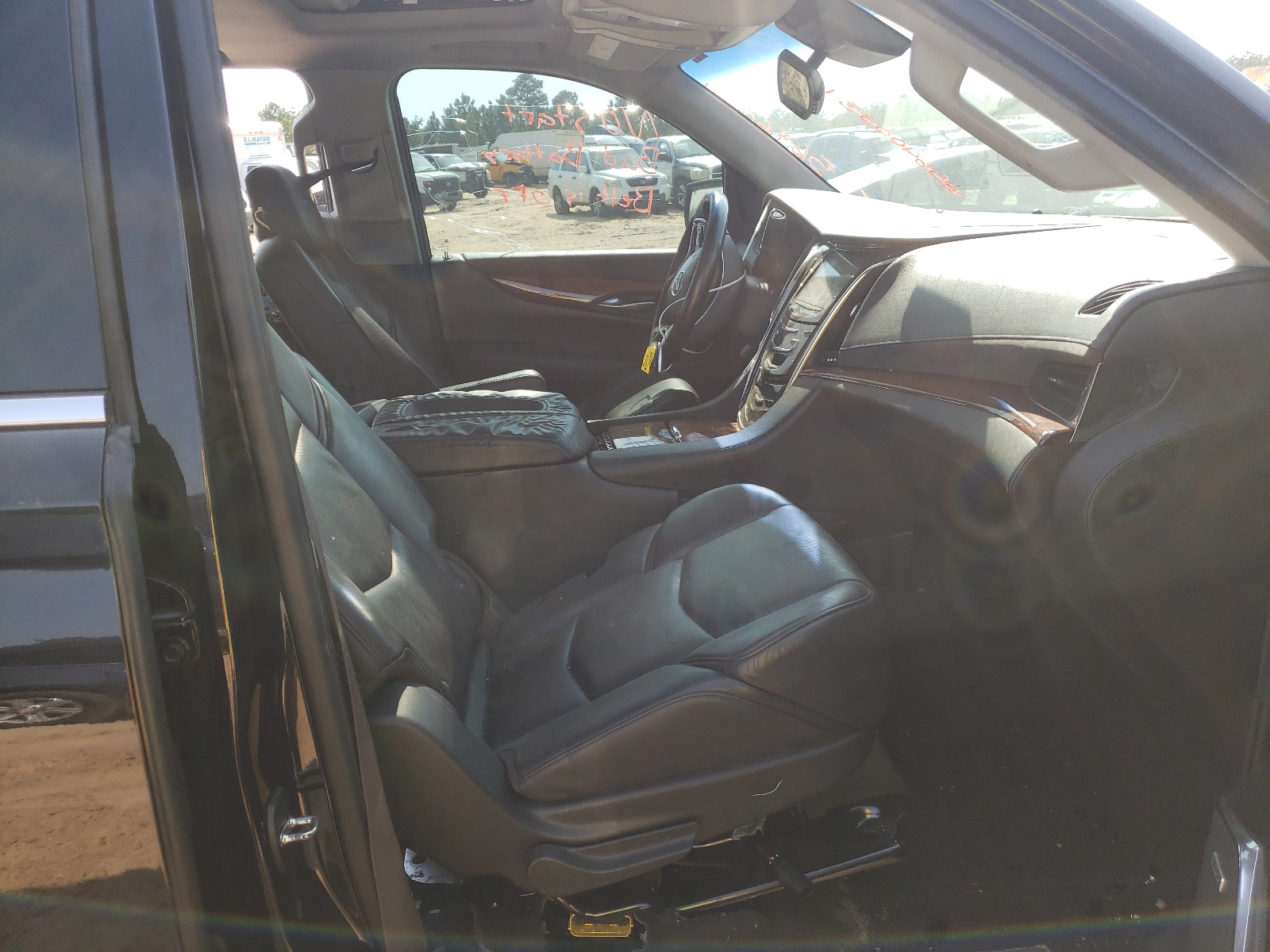 Photo 5 from auction – 2015 CADILLAC ESCALADE L with VIN 1GYS4BKJ1FR162622