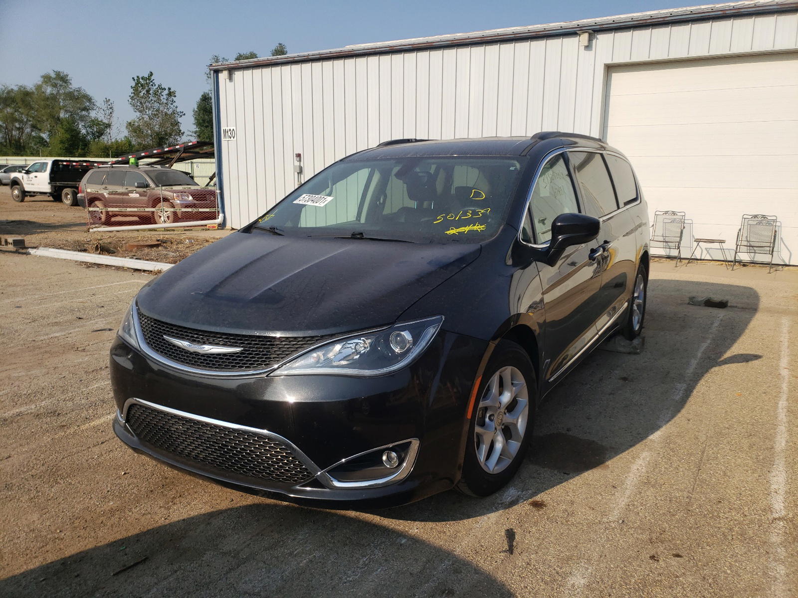 Photo 2 from auction – 2017 CHRYSLER PACIFICA T with VIN 2C4RC1BG0HR501339