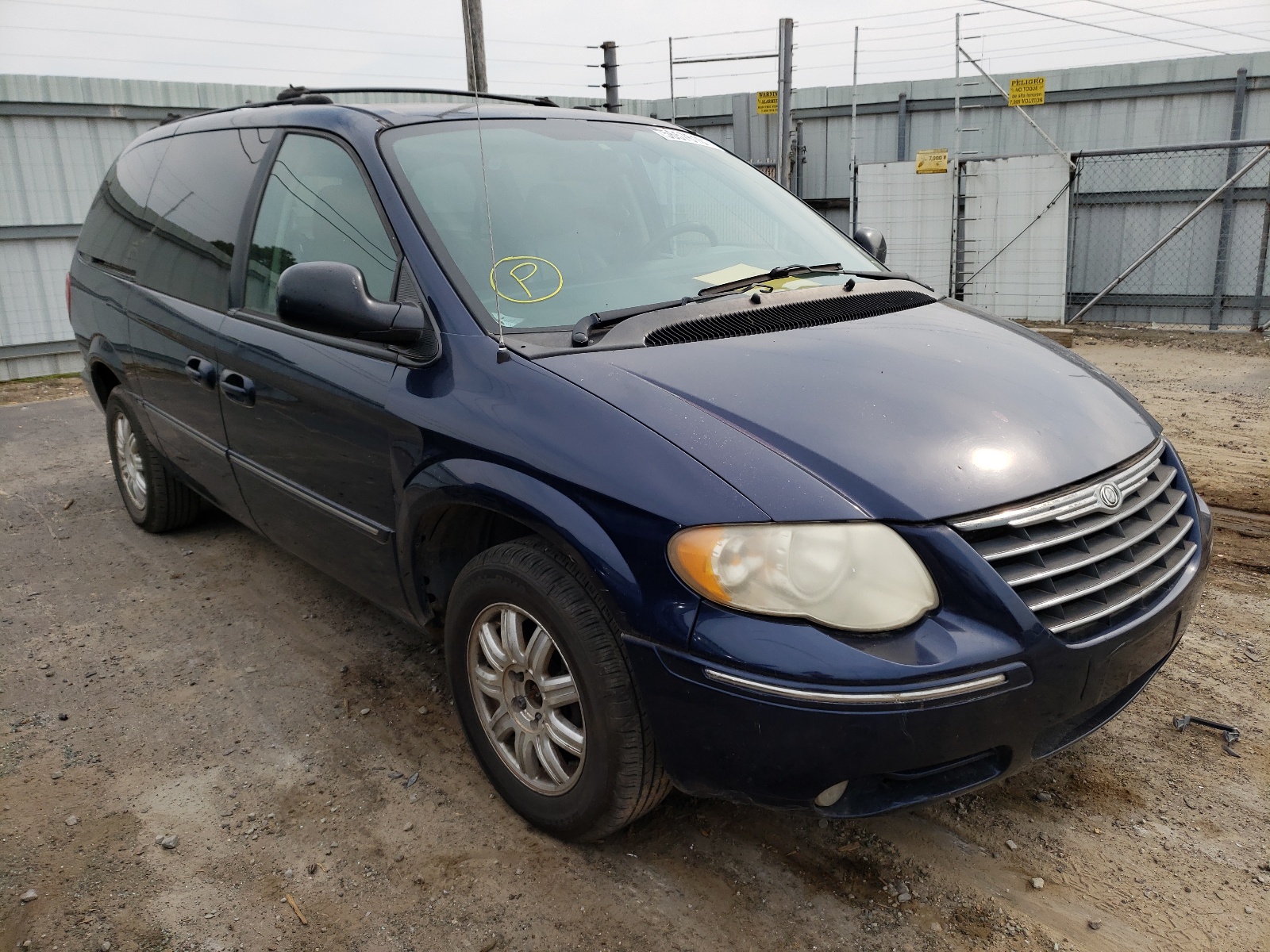 CHRYSLER TOWN & COU 2005 with VIN 2C8GP54L85R298918 - Photo from auction