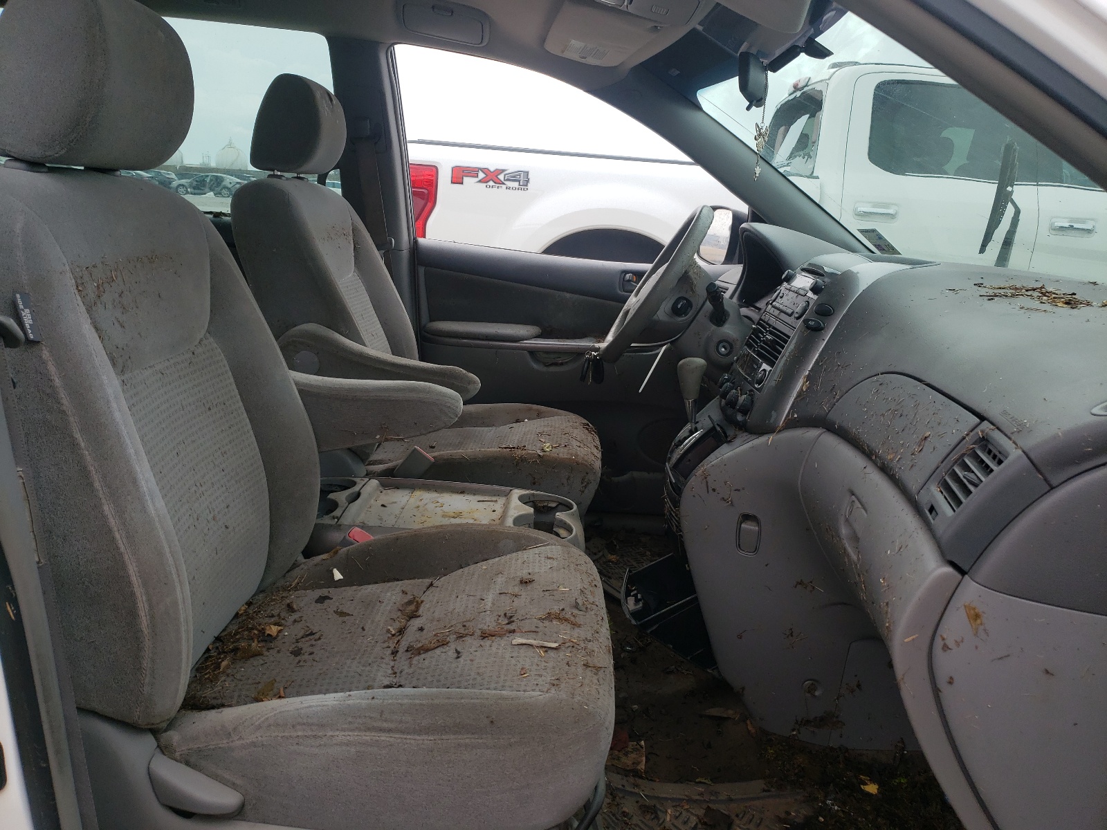 Photo 5 from auction – 2006 TOYOTA SIENNA CE with VIN 5TDZA23C46S513439
