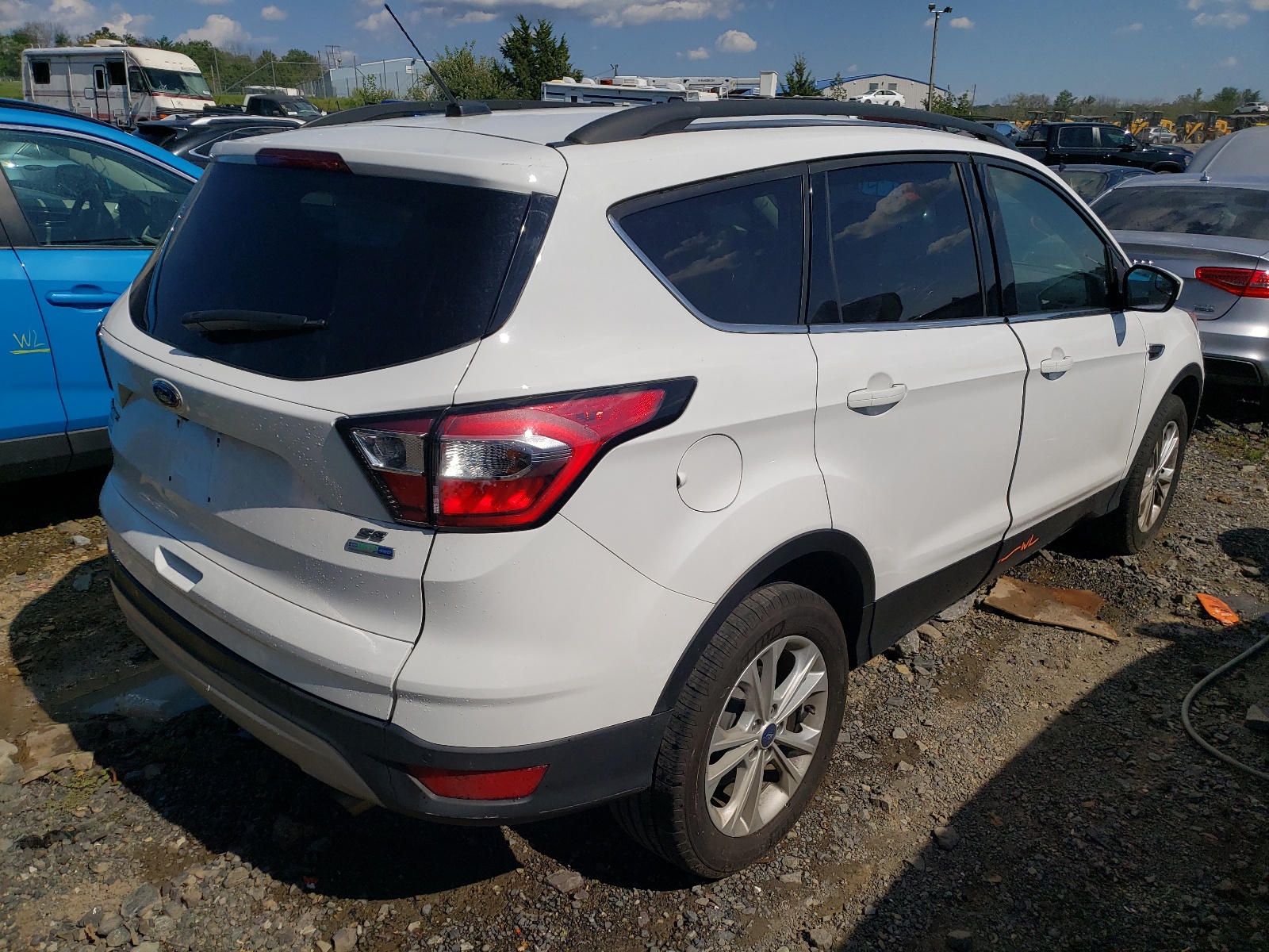 Photo 4 from auction – 2018 FORD ESCAPE SE with VIN 1FMCU9GD0JUA32760