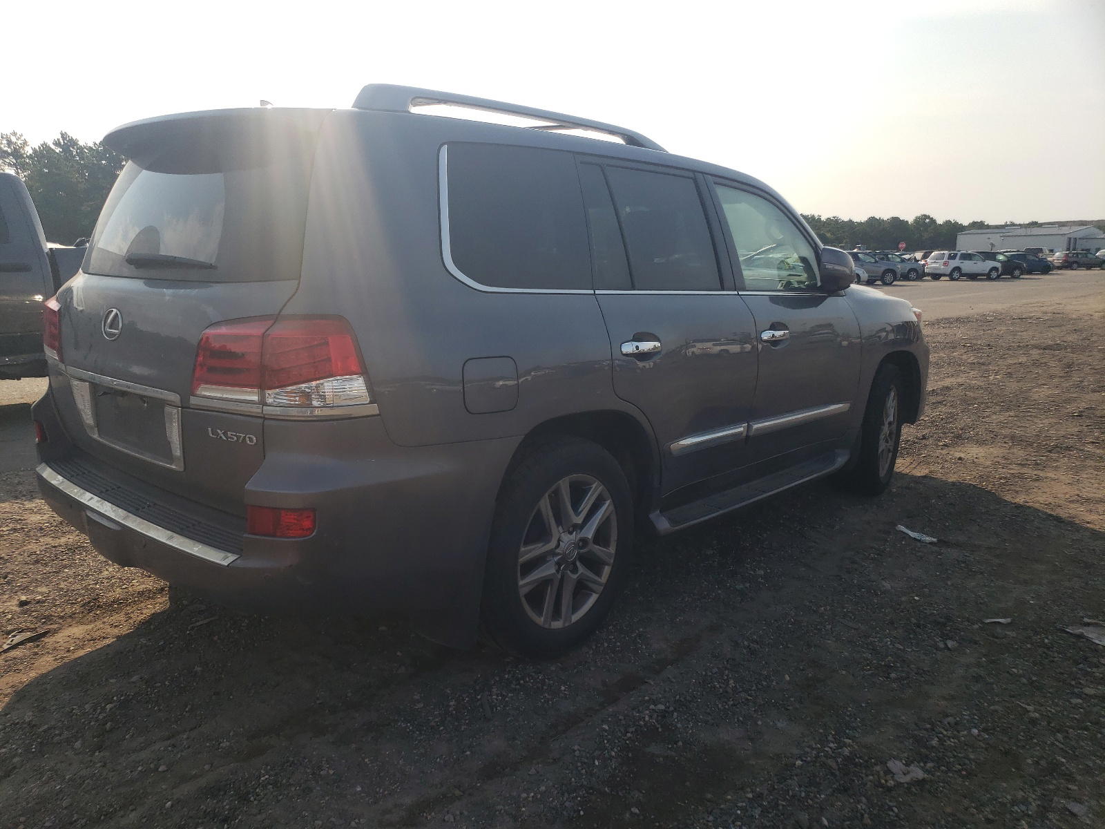 Photo 4 from auction – 2015 LEXUS LX 570 with VIN JTJHY7AX2F4173582