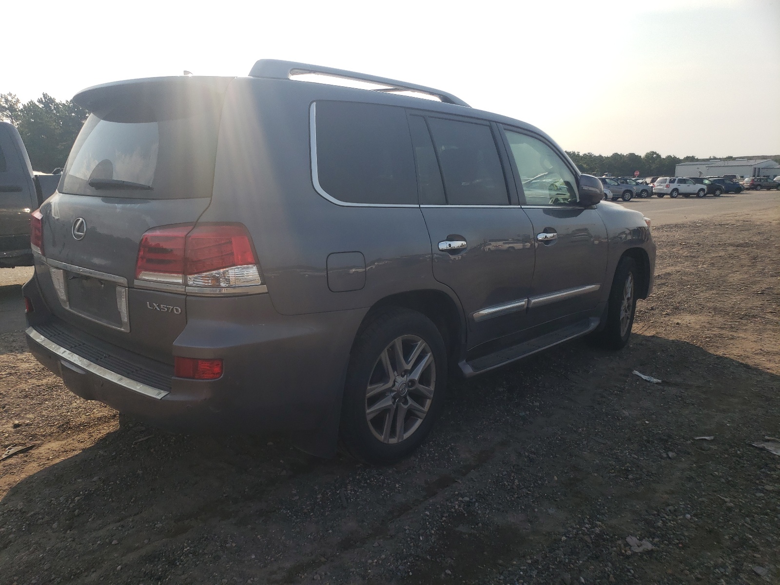 Zdjęcie 4 z aukcji – 2015 LEXUS LX 570 z VIN JTJHY7AX2F4173582