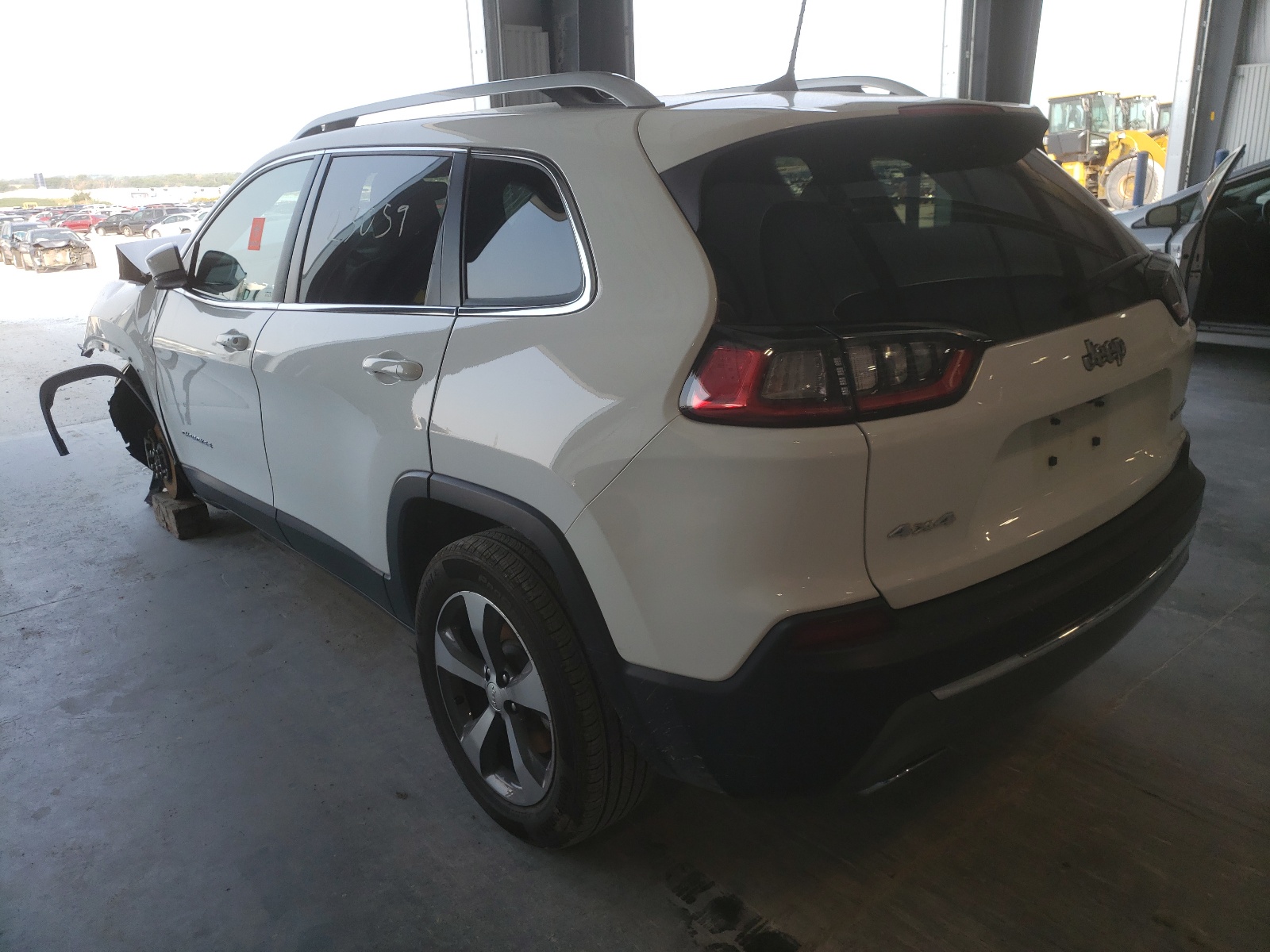 Photo 3 from auction – 2019 JEEP CHEROKEE L with VIN 1C4PJMDN0KD170041