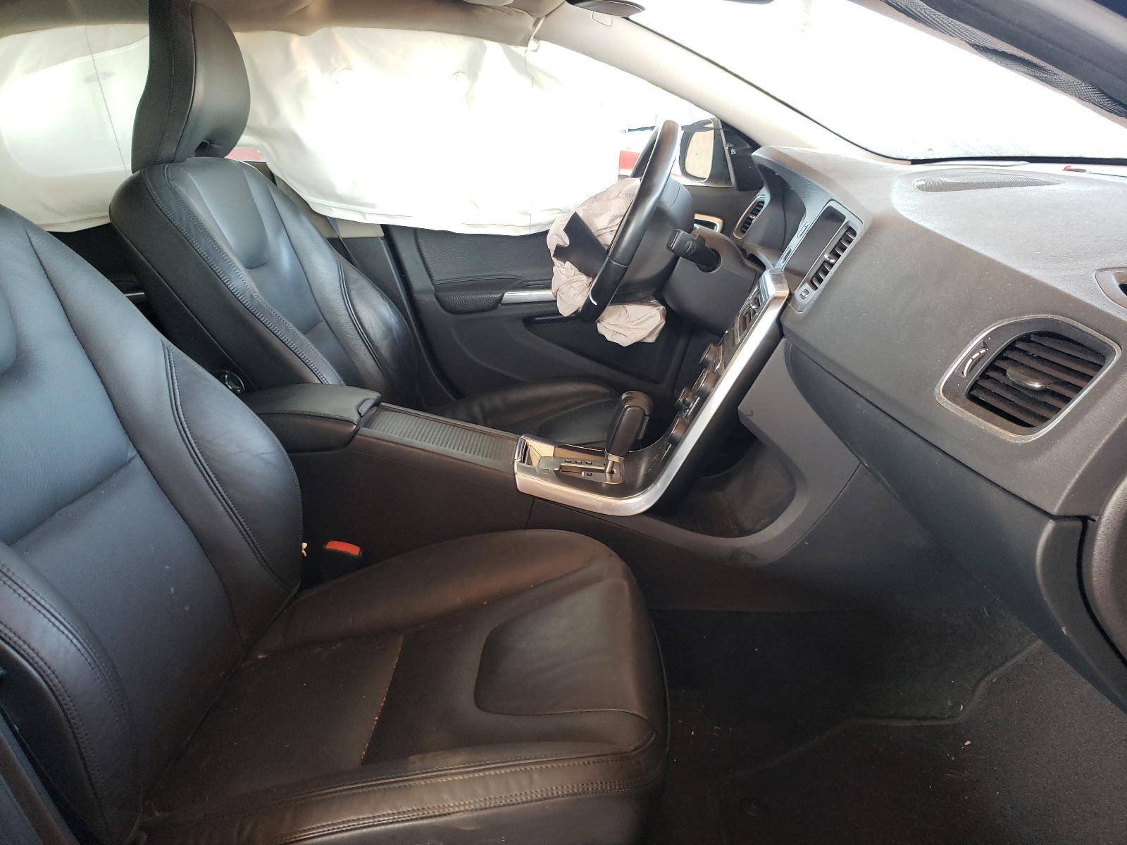 Photo 5 from auction – 2011 VOLVO S60 T6 with VIN YV1902FH2B2003399