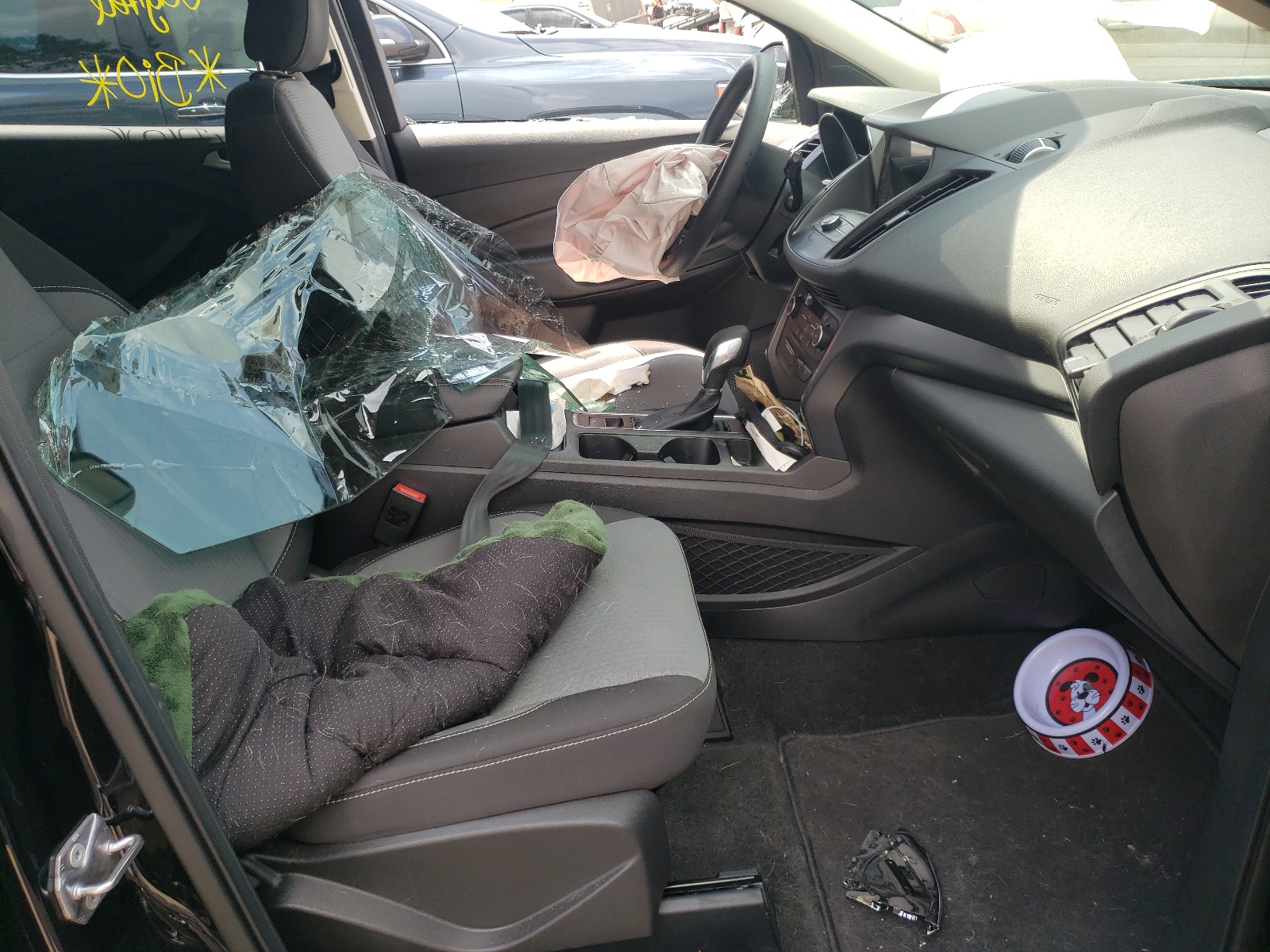 Photo 5 from auction – 2019 FORD ESCAPE SE with VIN 1FMCU0GD8KUA29778