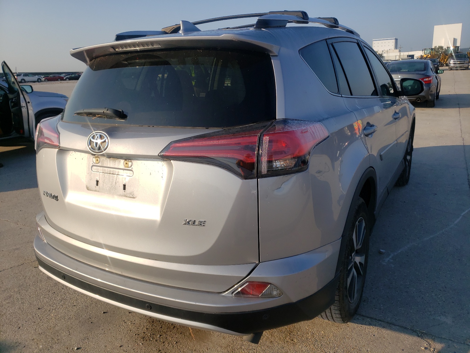 Photo 4 from auction – 2016 TOYOTA RAV4 XLE with VIN 2T3WFREV8GW289782