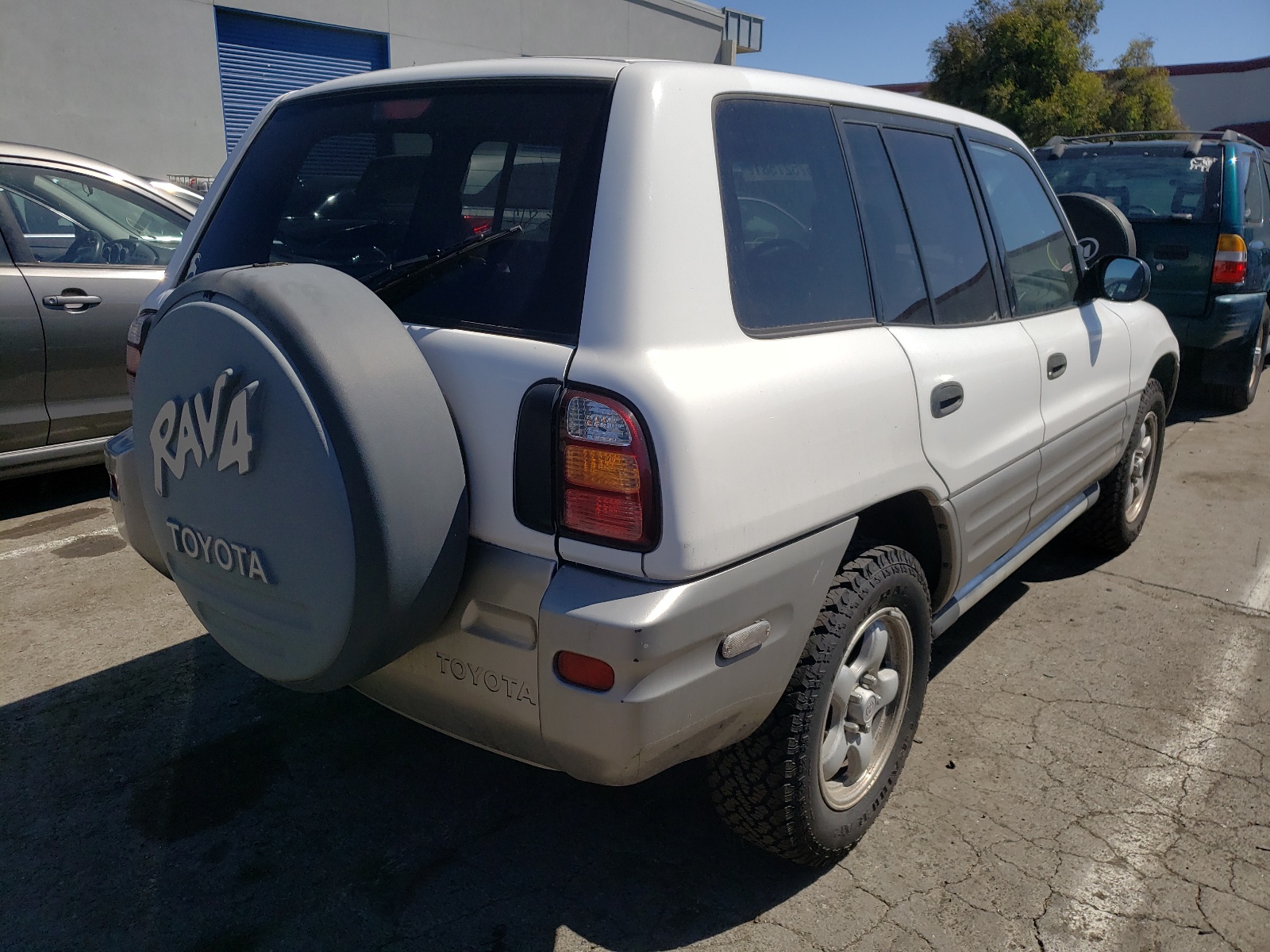 Photo 4 from auction – 1998 TOYOTA RAV4 with VIN JT3GP10V5W0030670