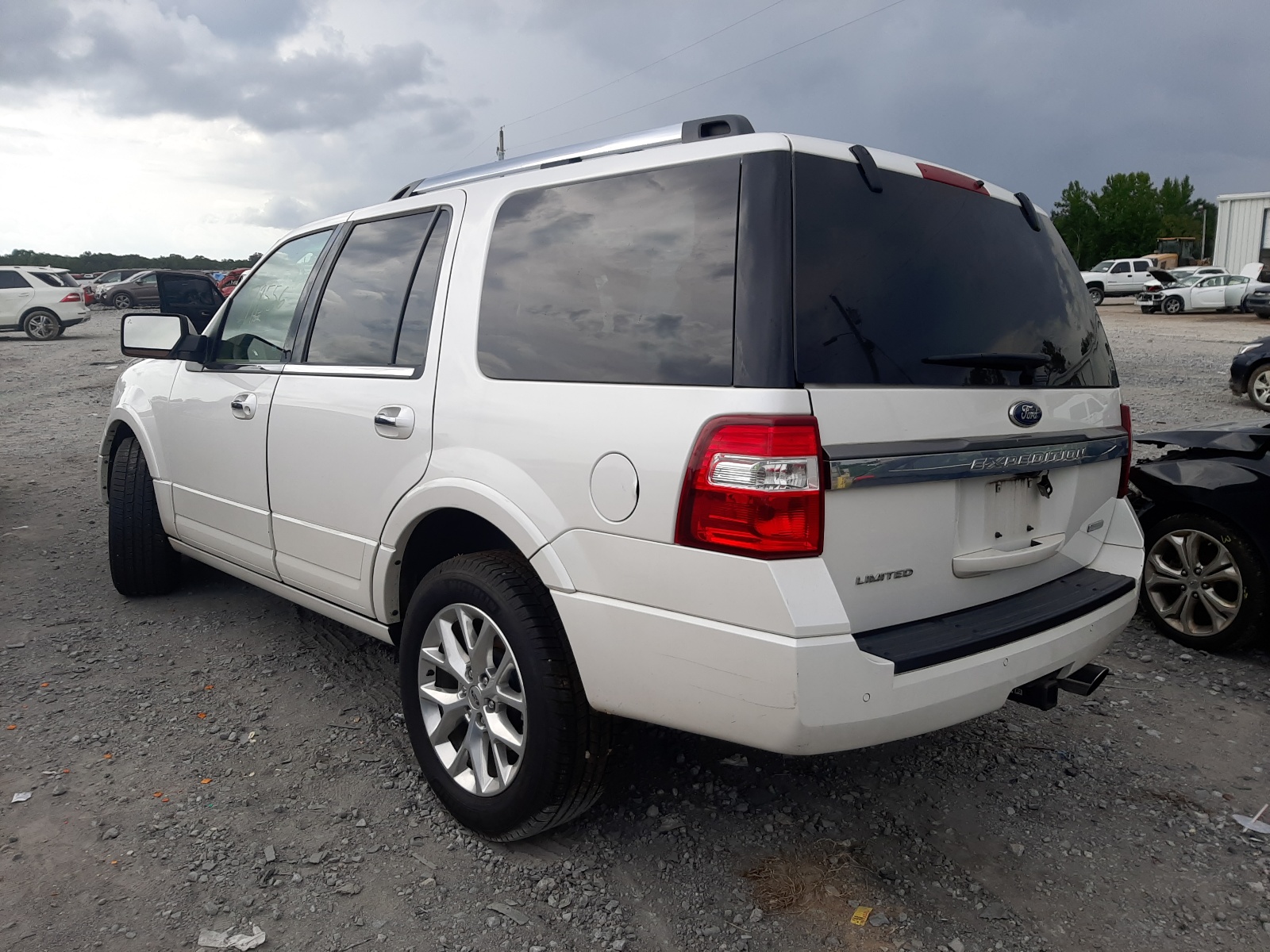 Photo 3 from auction – 2016 FORD EXPEDITION with VIN 1FMJU1KT7GEF21957