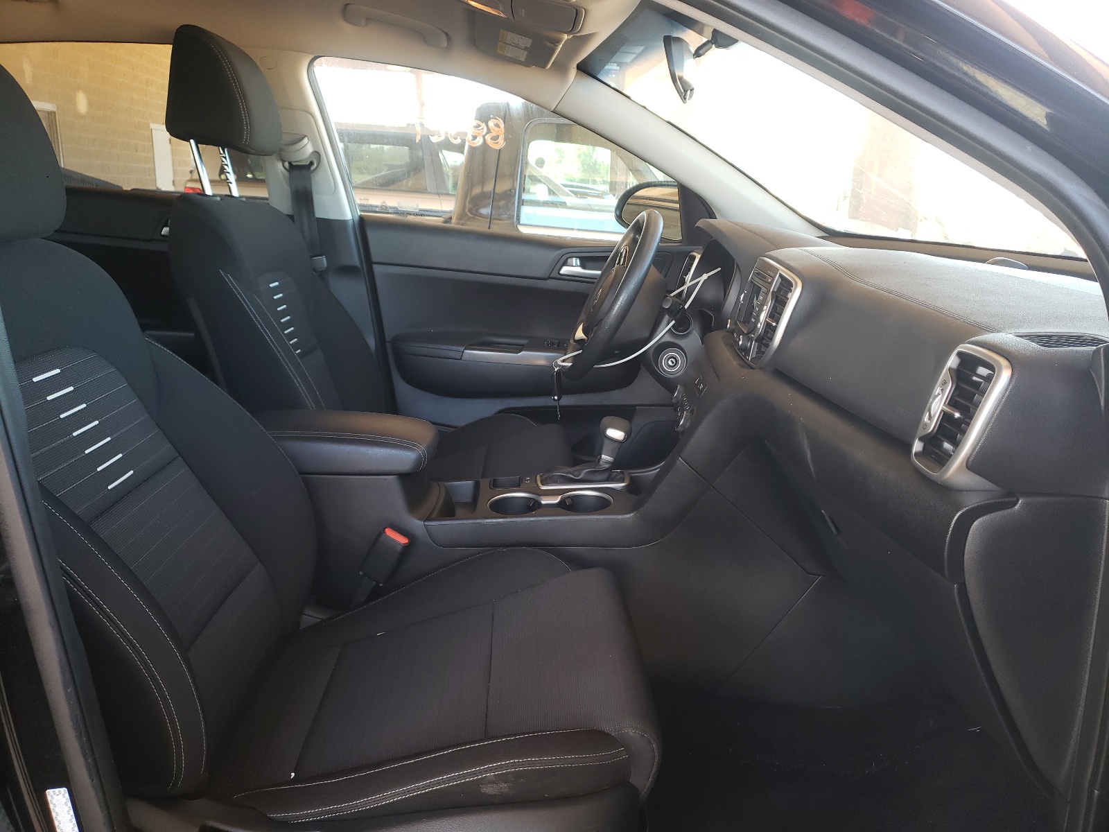 Photo 5 from auction – 2018 KIA SPORTAGE L with VIN KNDPM3AC8J7326327