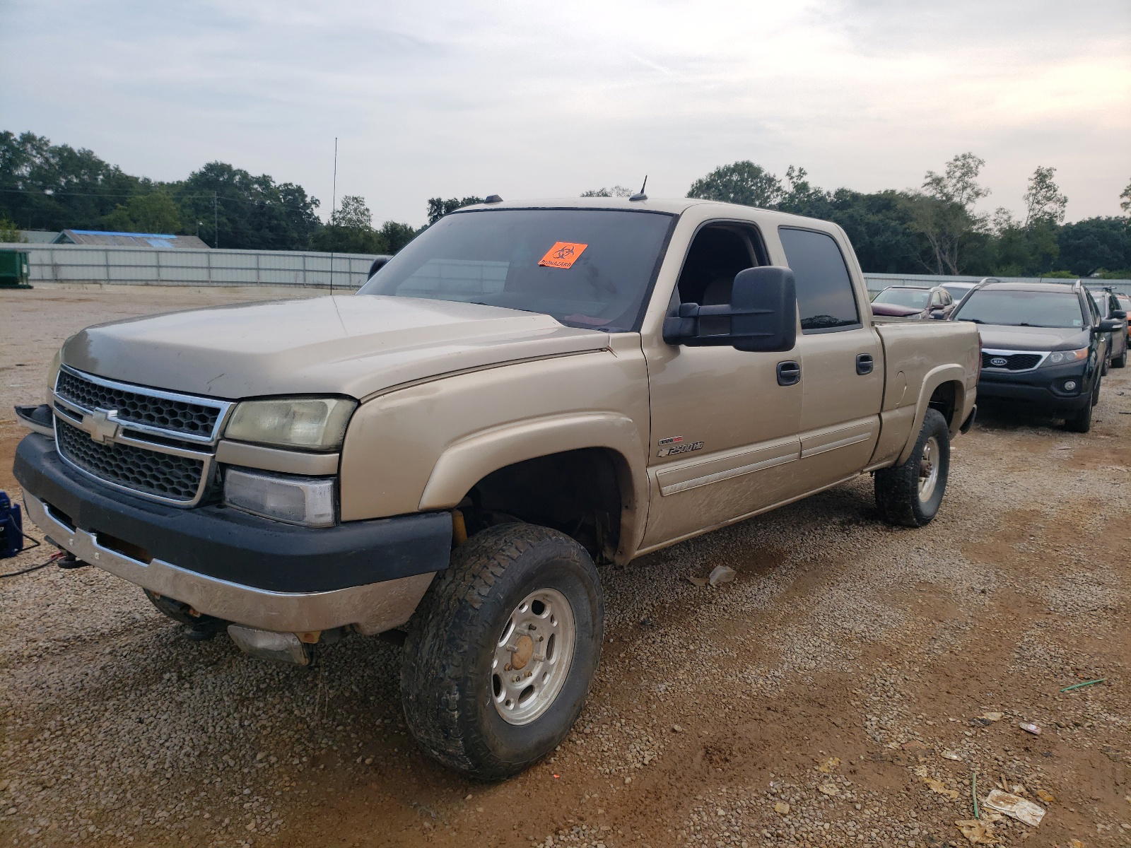 Photo 2 from auction – 2005 CHEVROLET SILVERADO with VIN 1GCHK23275F968686