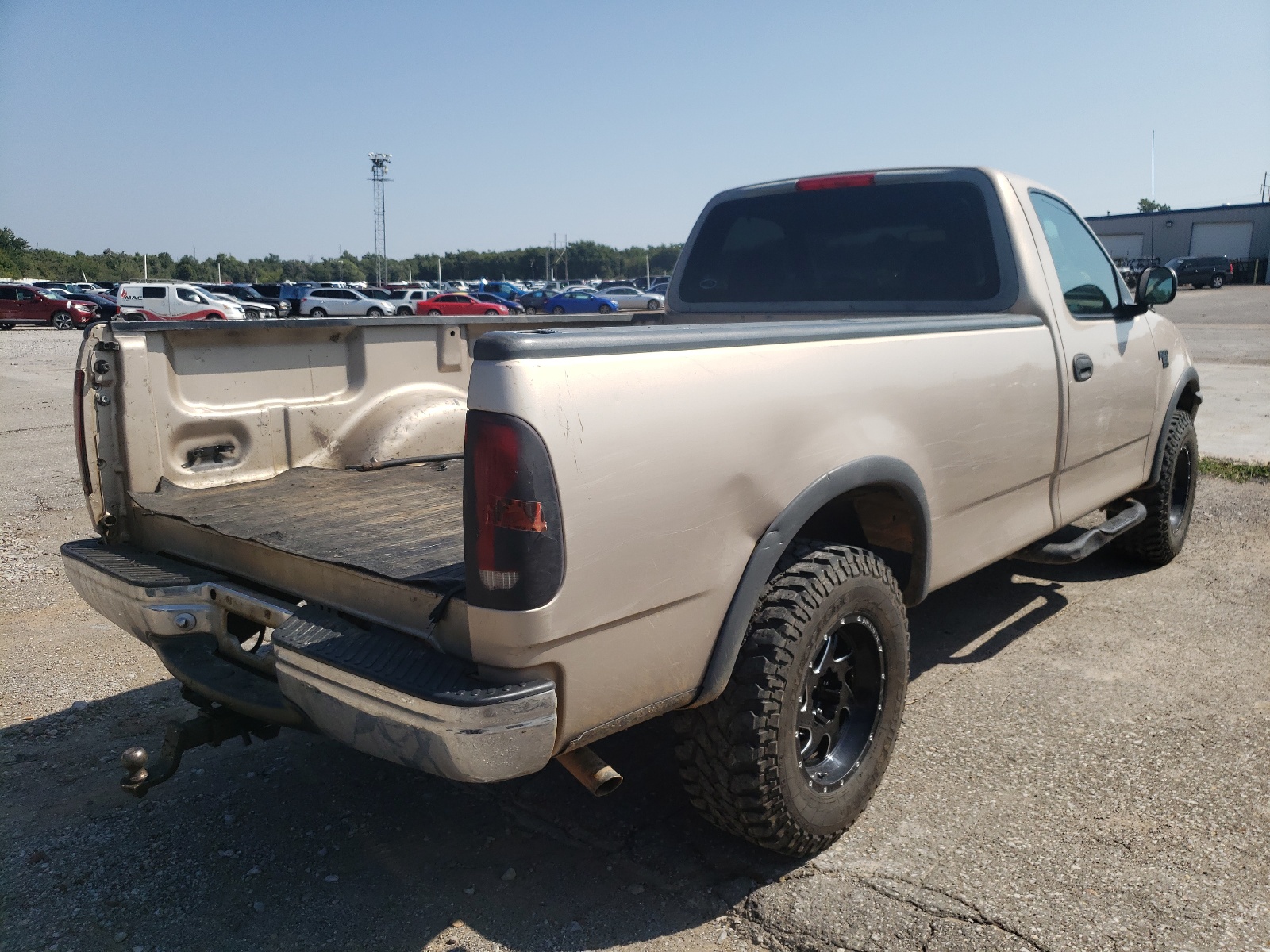 Photo 4 from auction – 1998 FORD F150 with VIN 1FTRF18L2WKA42807