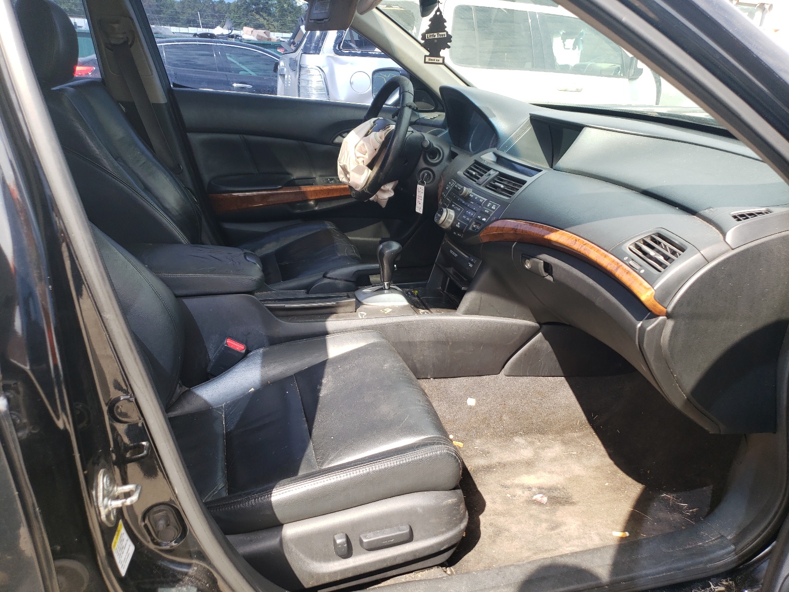 Photo 5 from auction – 2011 HONDA ACCORD EXL with VIN 1HGCP3F83BA010267