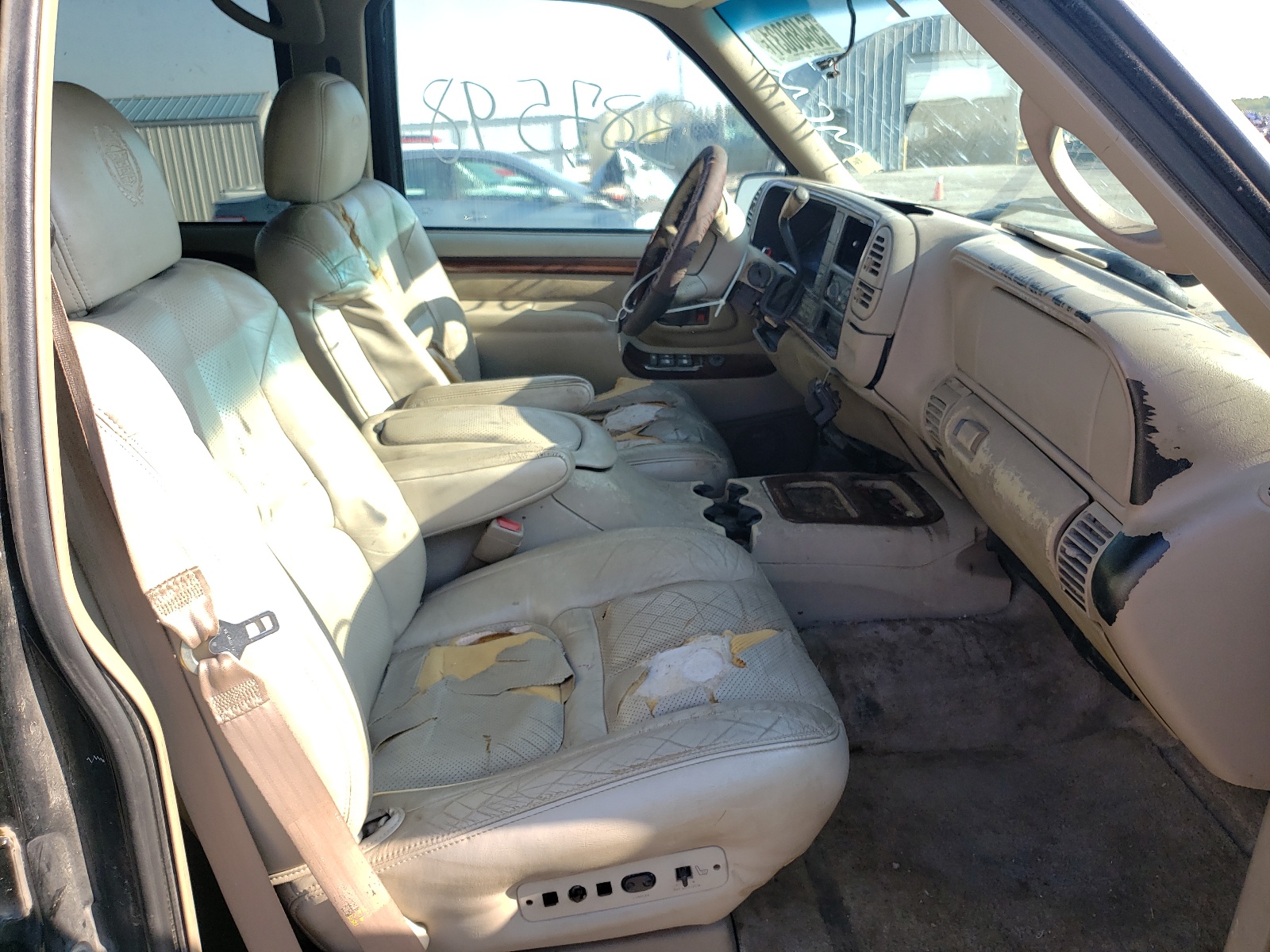 Photo 5 from auction – 2000 CADILLAC ESCALADE L with VIN 1GYEK63RXYR216551