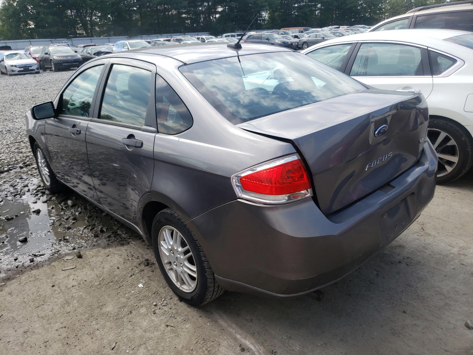 Photo 3 from auction – 2011 FORD FOCUS SE with VIN 1FAHP3FN8BW139642