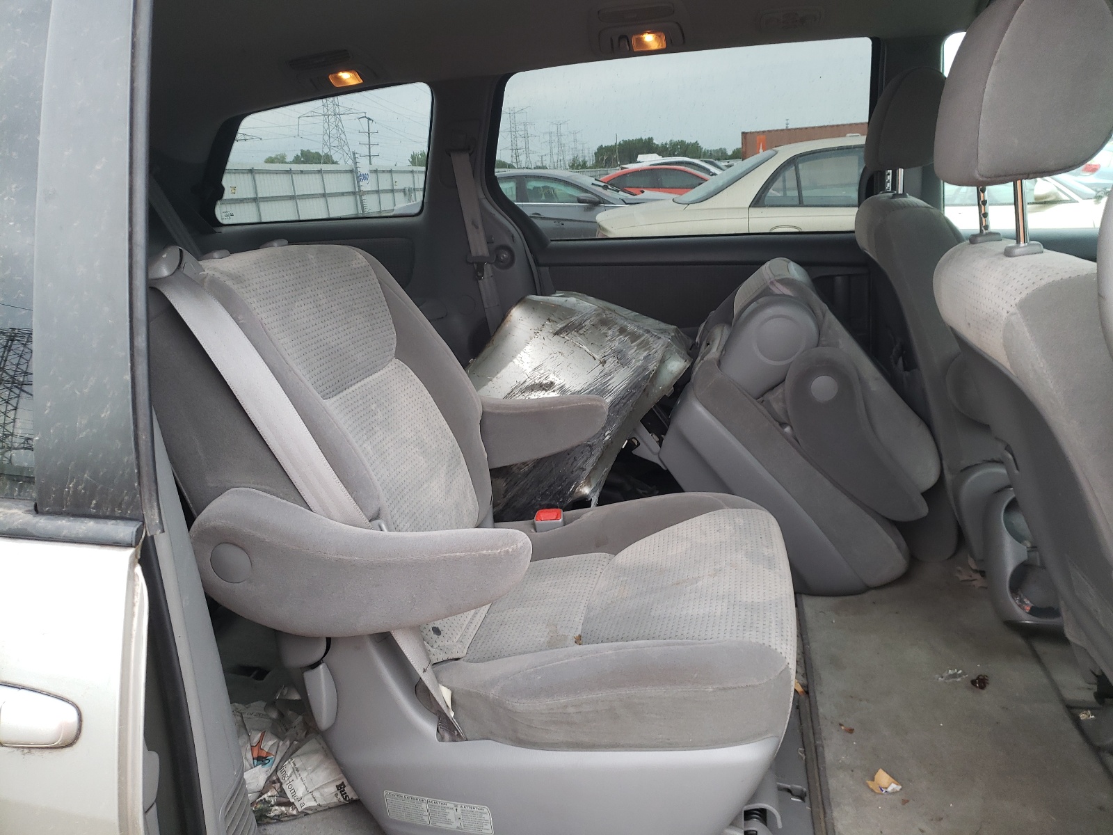 Photo 6 from auction – 2007 TOYOTA SIENNA CE with VIN 5TDZK23C37S036713