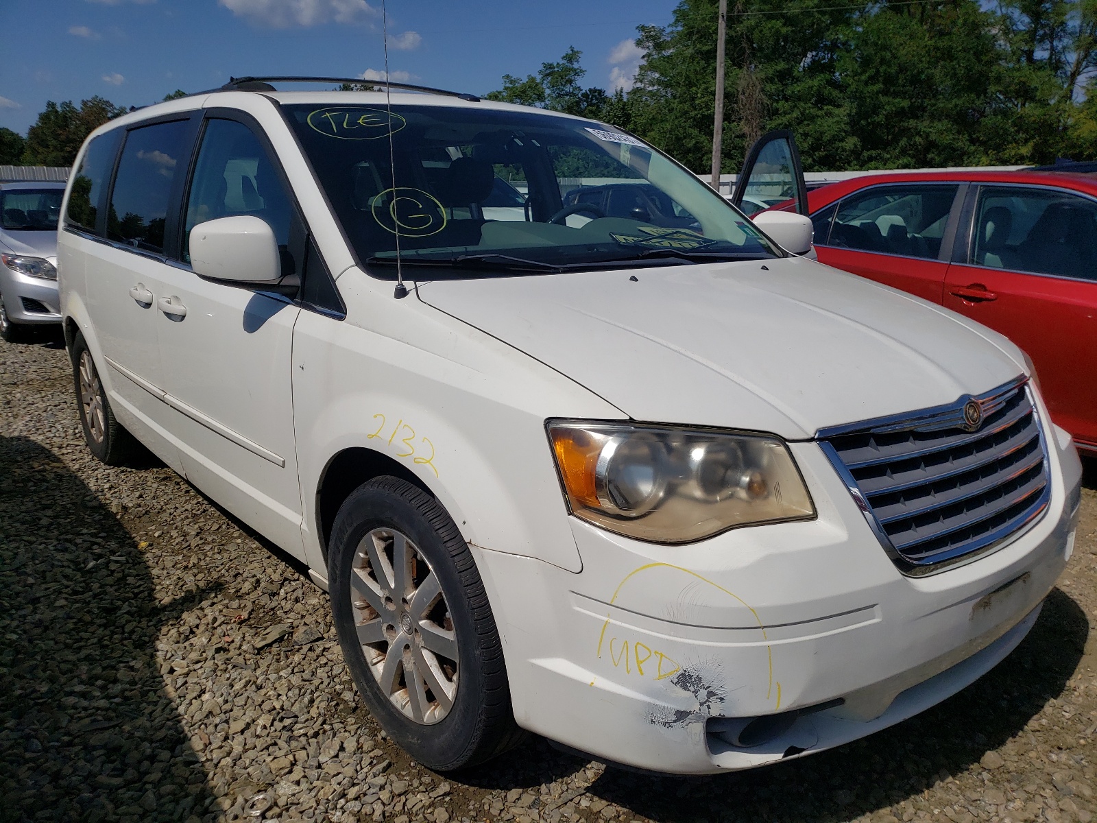 CHRYSLER TOWN & COU 2008 with VIN 2A8HR54P08R138306 - Photo from auction