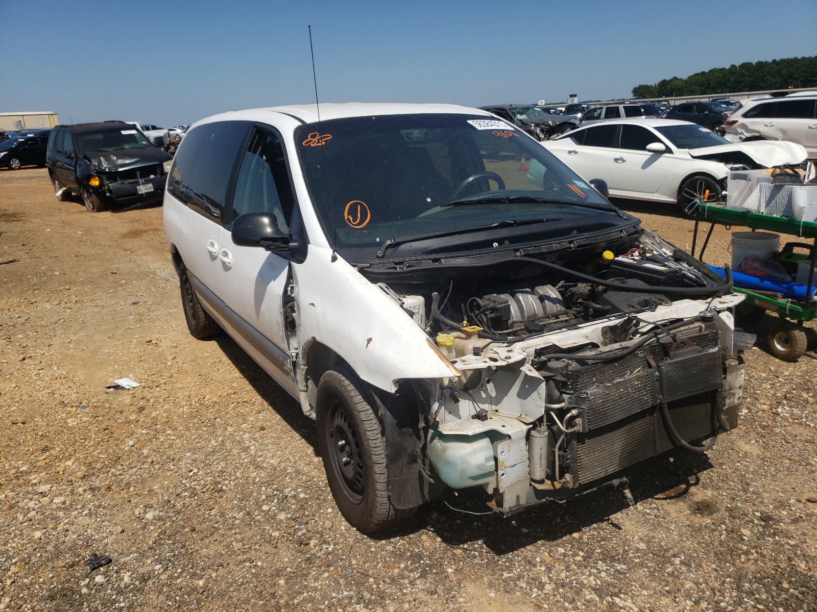 DODGE GRAND CARA 1999 with VIN 2B4GP44G6XR239106 - Photo from auction