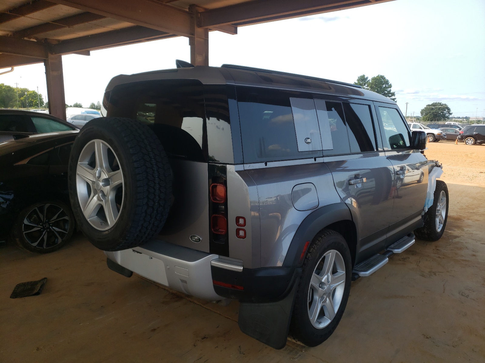 Photo 4 from auction – 2020 LAND ROVER DEFENDER 1 with VIN SALEP7EU1L2020698