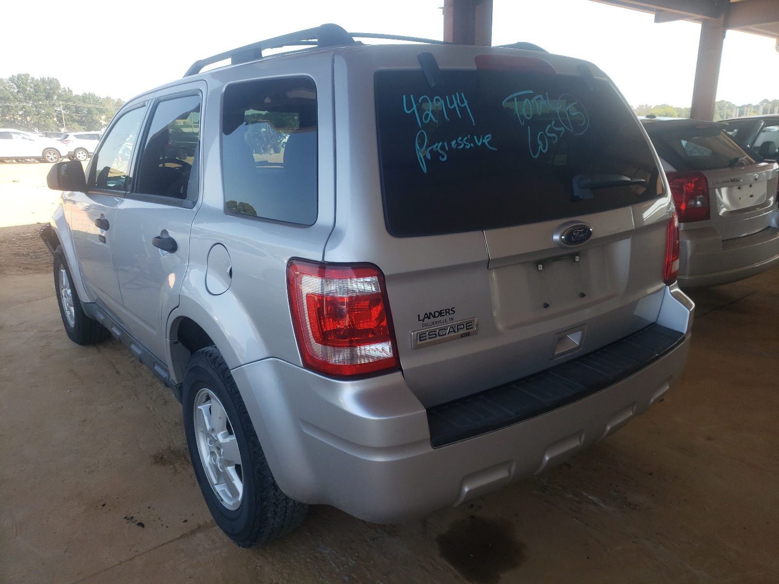 صورة رقم 3 من المزاد - 2010 FORD ESCAPE XLT مع VIN 1FMCU0D78AKD37204