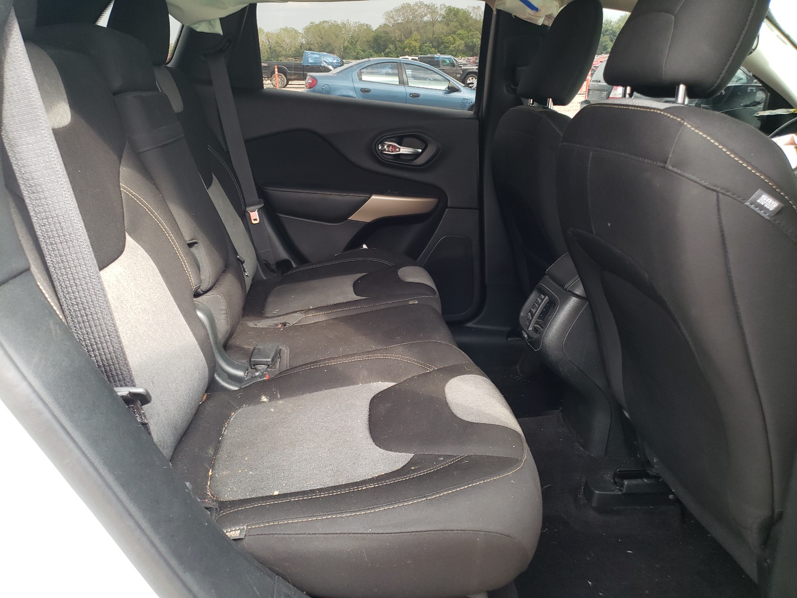 Photo 6 from auction – 2018 JEEP CHEROKEE L with VIN 1C4PJLCB1JD544348