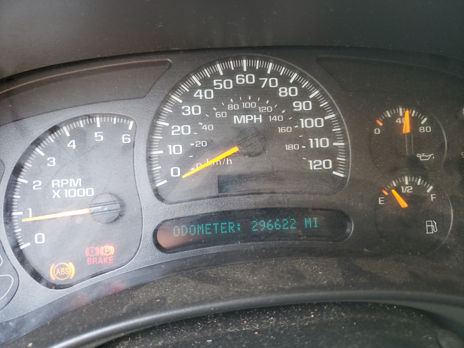 Photo 8 from auction – 2004 GMC YUKON with VIN 1GKEC13V64J155442