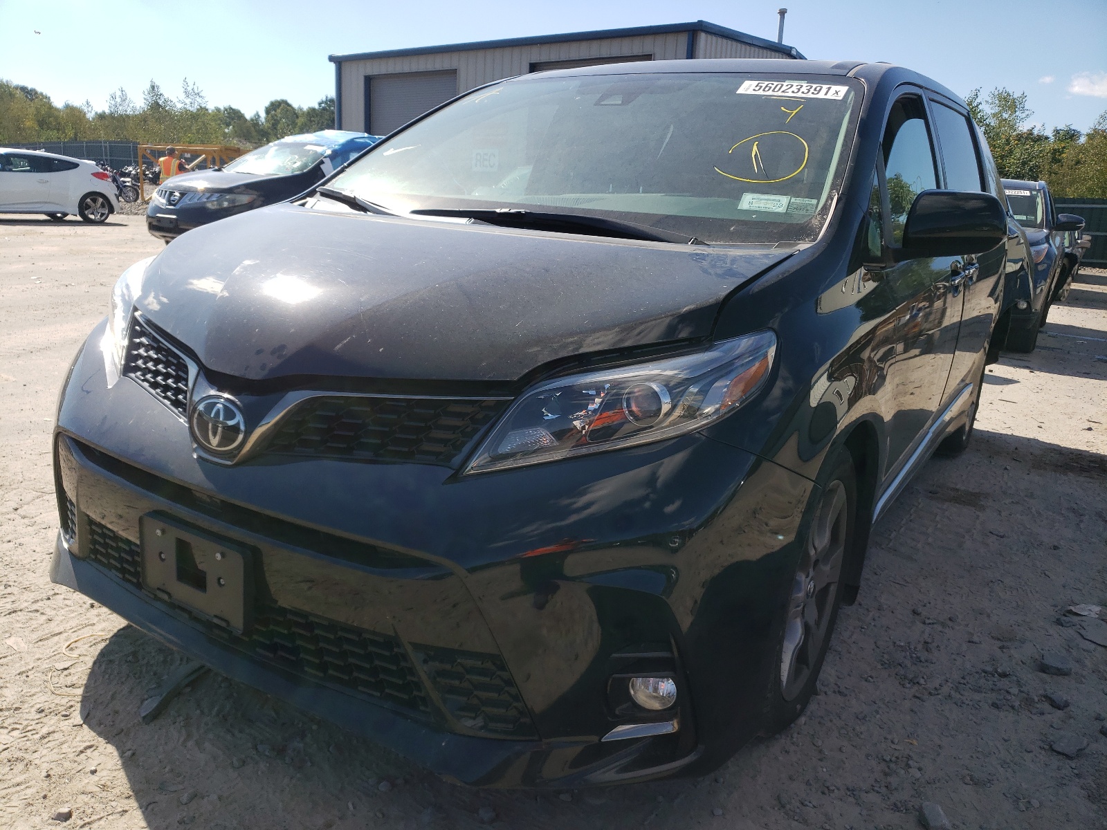 Photo 2 from auction – 2018 TOYOTA SIENNA SE with VIN 5TDXZ3DC7JS953930