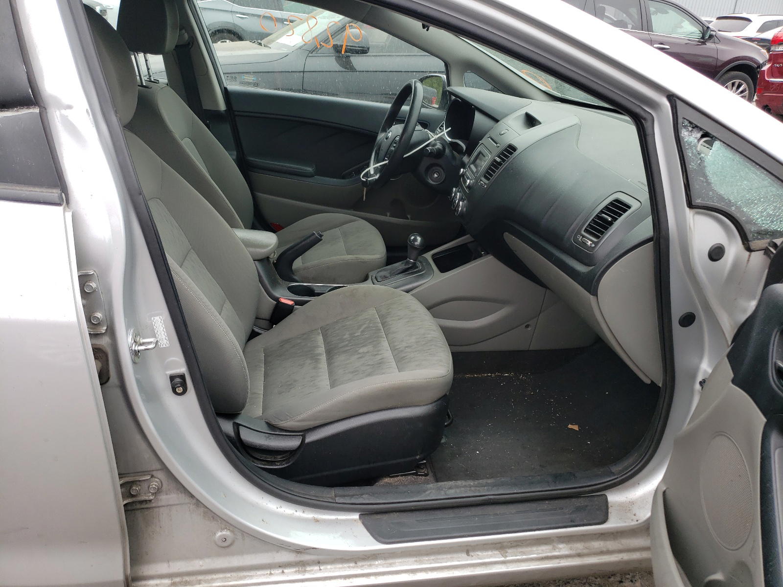 Photo 5 from auction – 2015 KIA FORTE LX with VIN KNAFK4A68F5423920