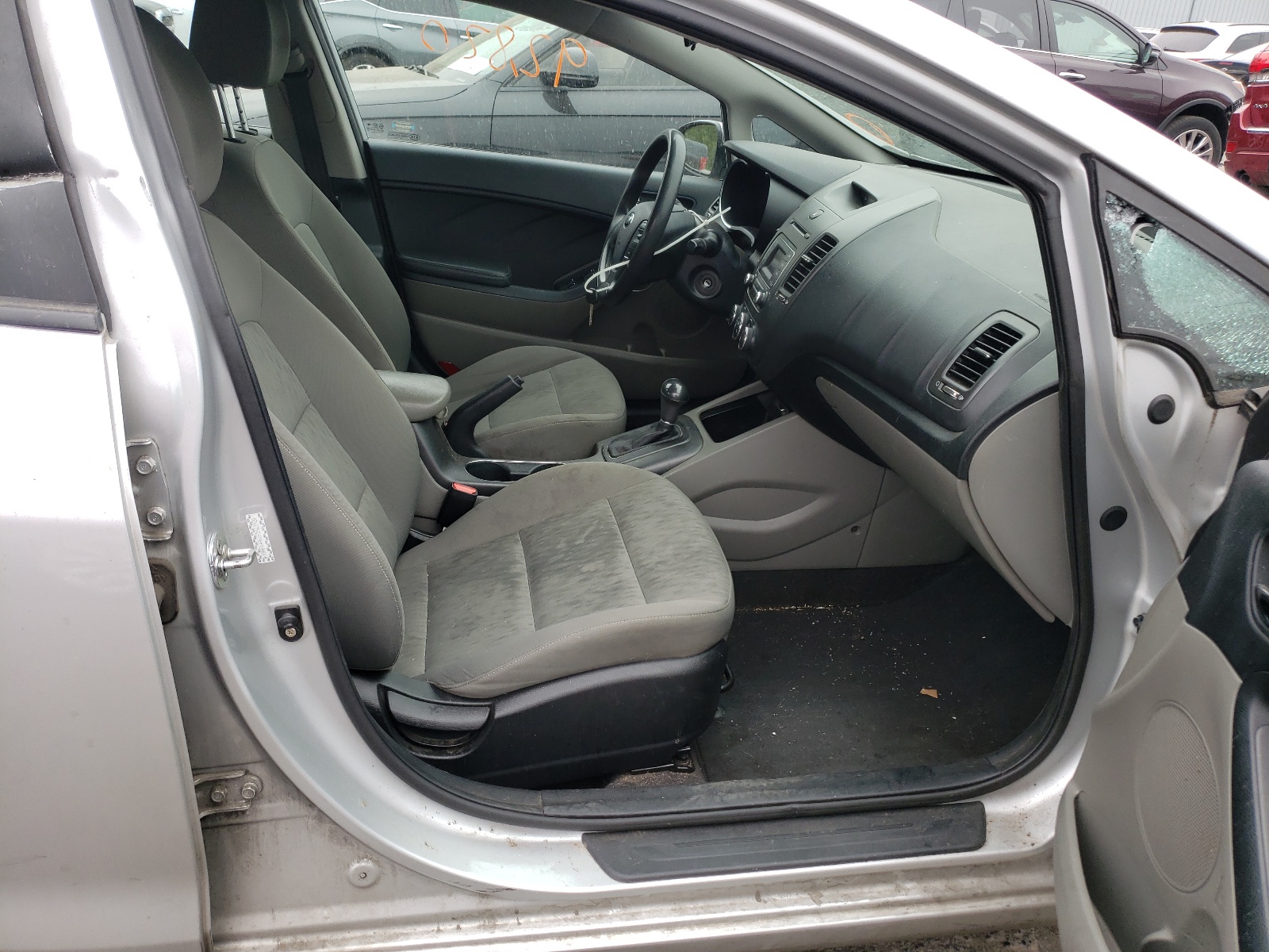 Zdjęcie 5 z aukcji – 2015 KIA FORTE LX z VIN KNAFK4A68F5423920