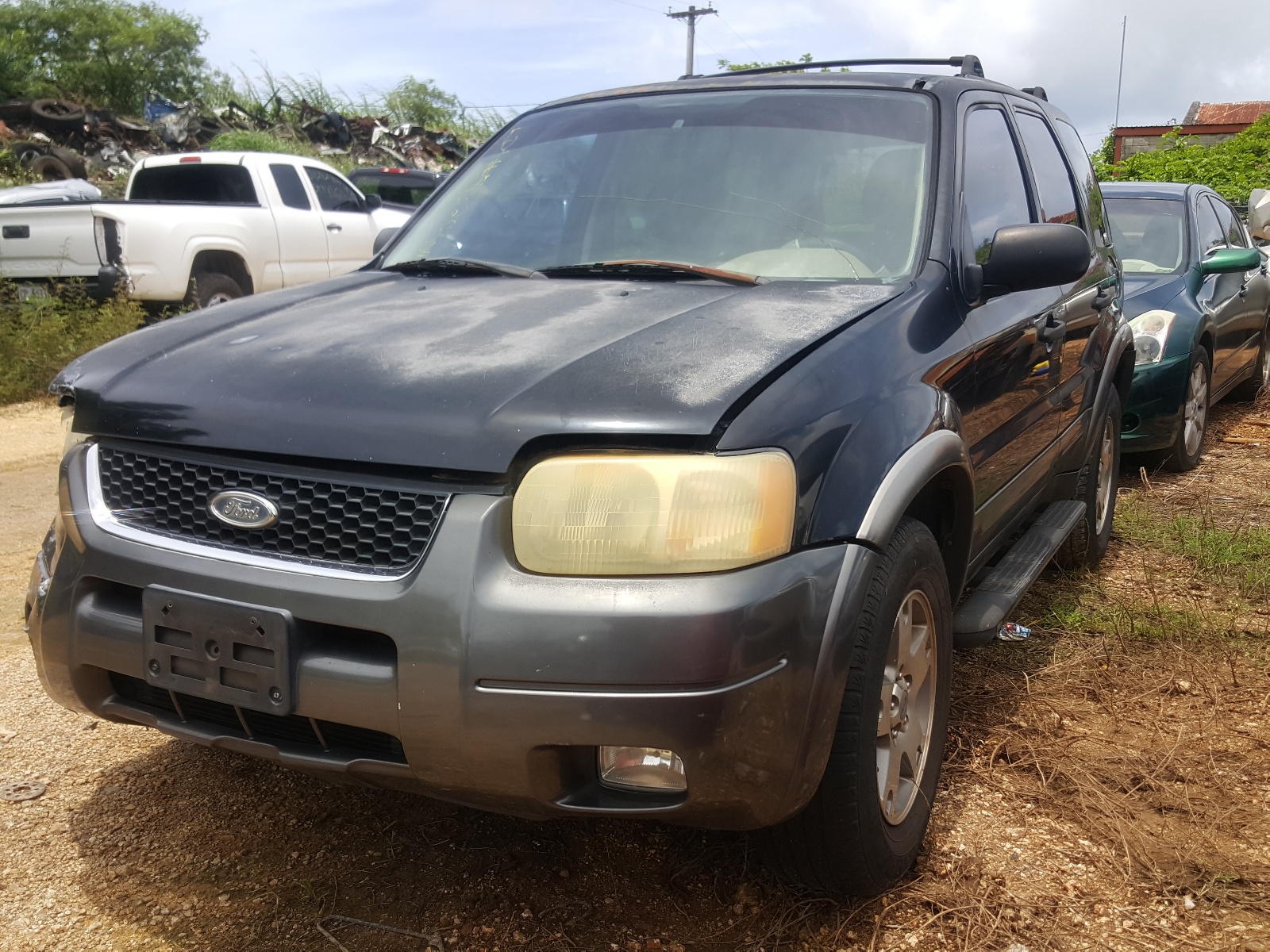 Photo 2 from auction – 2004 FORD ESCAPE XLT with VIN 1FMYU93174KB68126